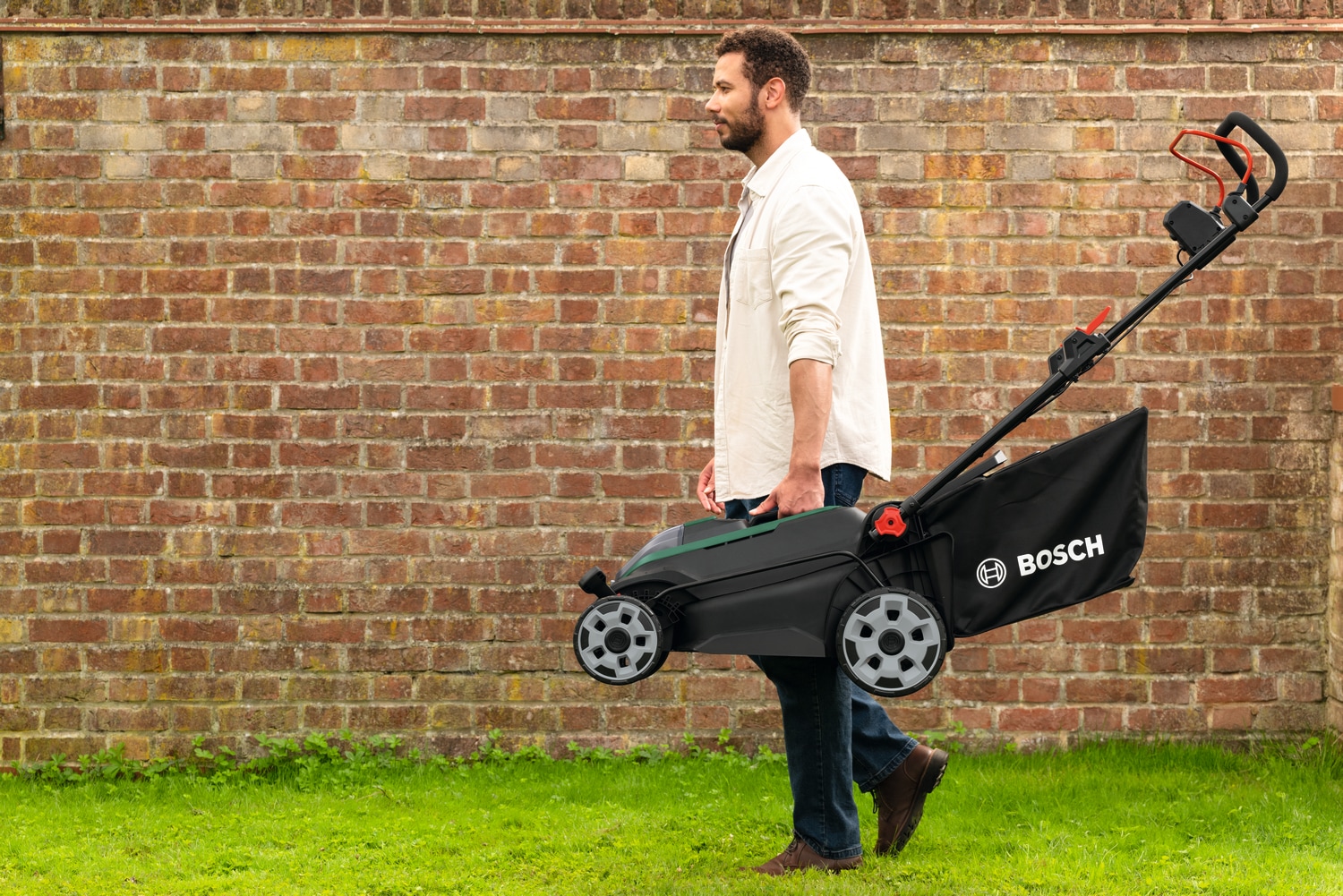 Bosch Home & Garden Akkurasenmäher »ROTAK18V-43« Kraftvoller 3-in-1-Mäher für mittelgroße bis größere Rasenflächen