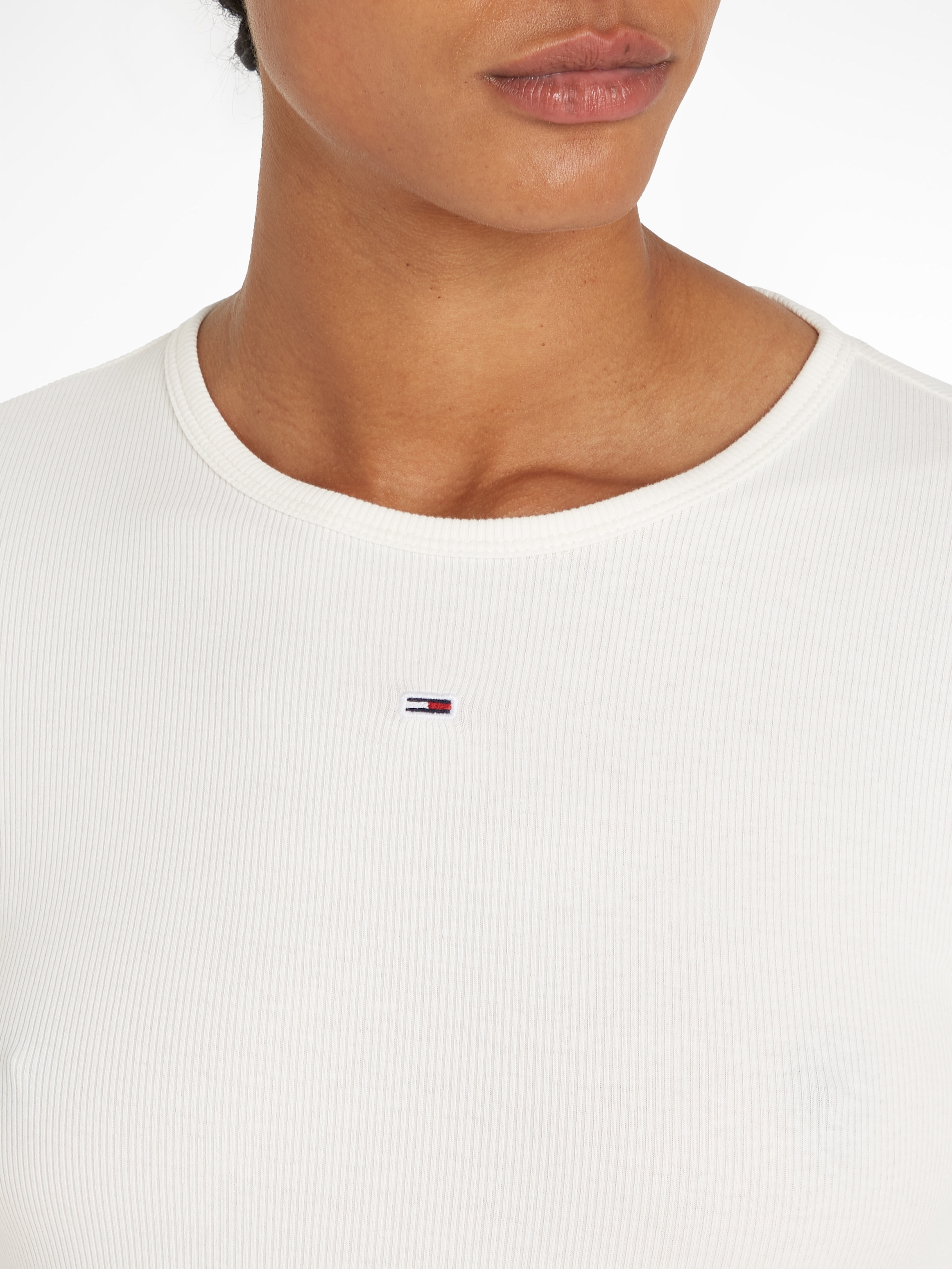 Tommy Jeans Langarmshirt »Slim Essential Rib Longsleeve Rippshirt«, in Rippoptik, mit Logostickerei