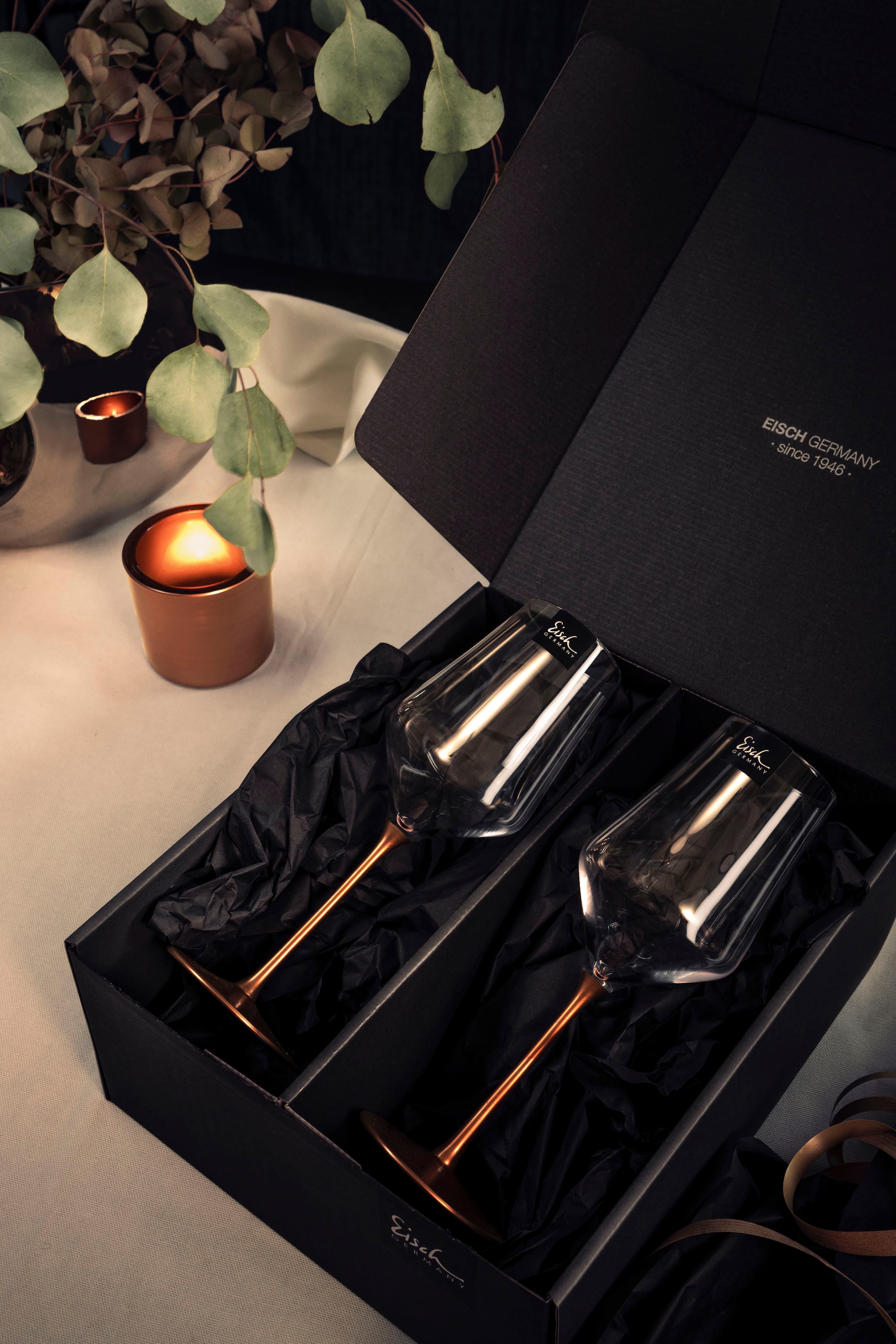 Eisch Germany Weißweinglas »KAYA, Made in Germany, 380 ml«, (Set, 2 tlg., 2 Weißweingläser im Geschenkkarton), in Handarbeit mit fein schimmernden Kupfer-Glasur veredelt, 2tlg.