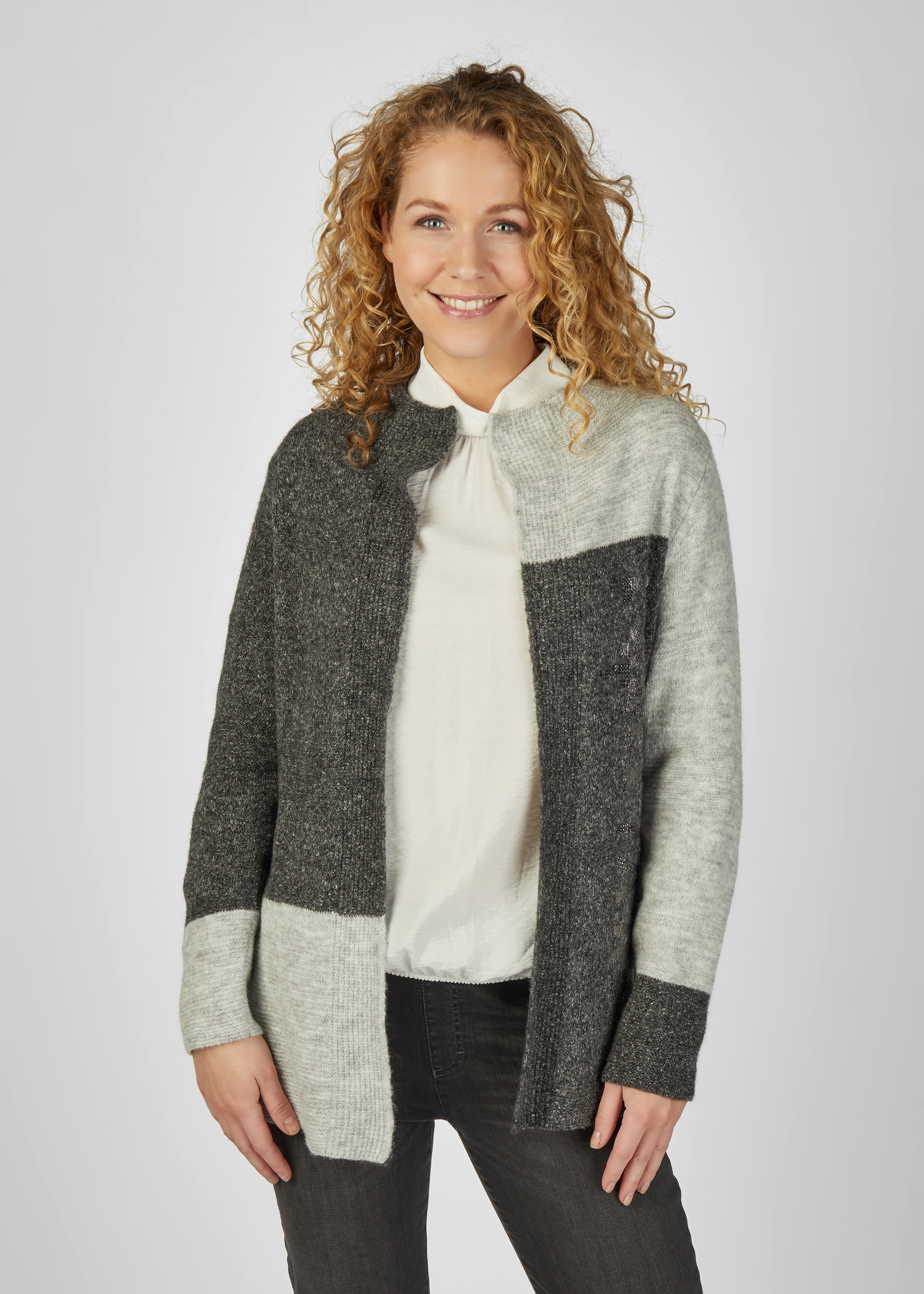 Strickjacke, mit kontrastfarbenen Muster