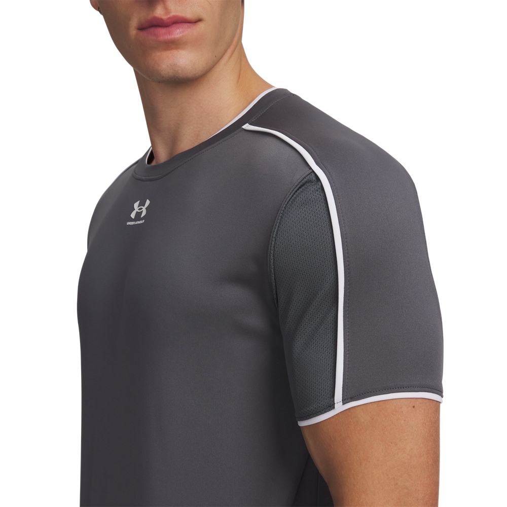 Under Armour® Trainingsshirt »UA M CHALLENGER TRAIN SS« kurze Ärmel, mit atmungsaktiven Mesh-Einsätzen, geruchsregulierend