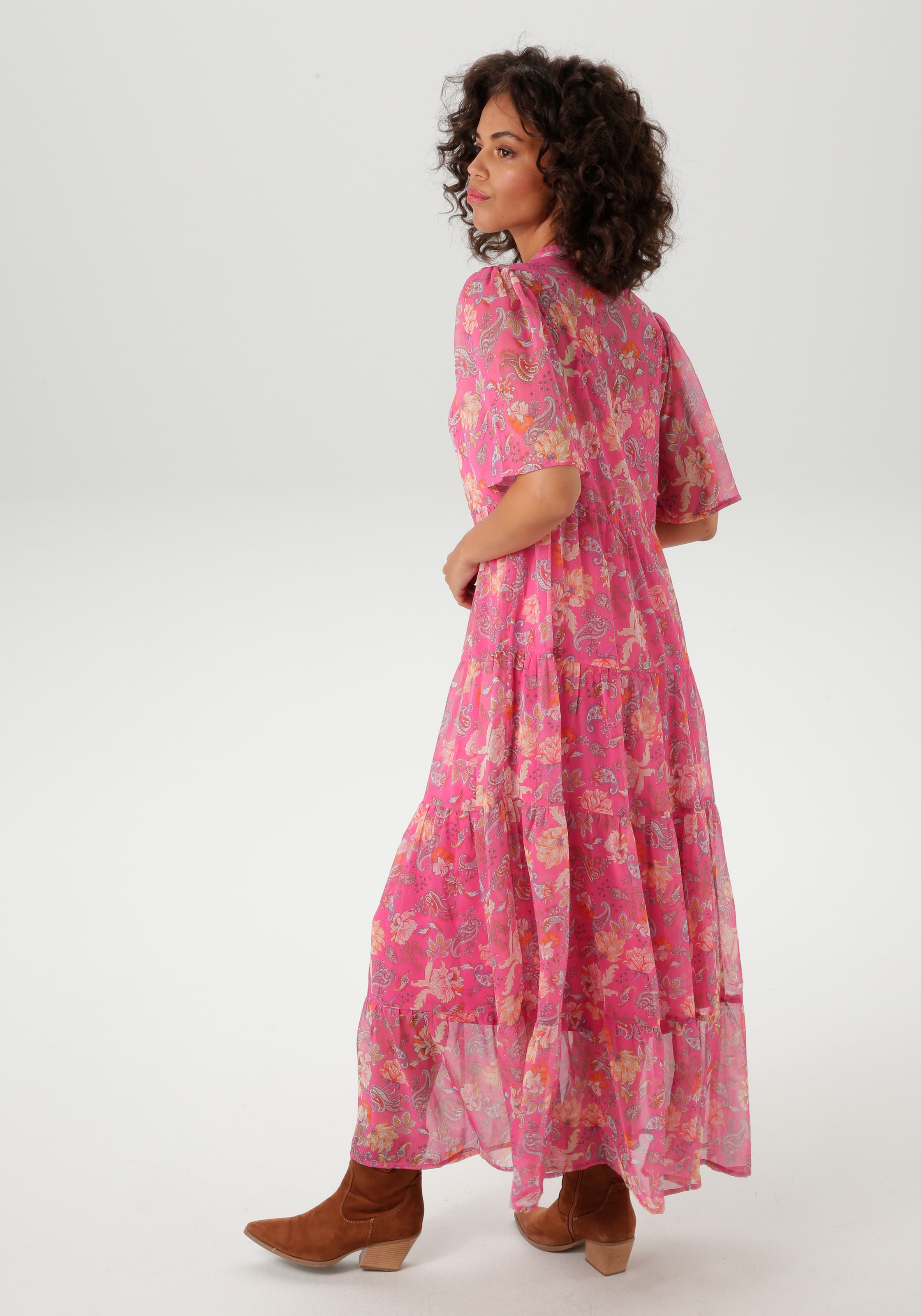 Aniston CASUAL Sommerkleid, mit fantasievollem Blumen- und Paisley-Druck