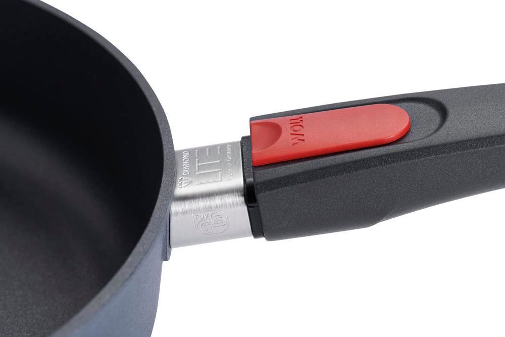 WOLL MADE IN GERMANY Schmorpfanne »Diamond Lite«, Aluminiumguss, (1 tlg.), von Hand gegossen, abnehmbarer Griff, Ø 32 cm, Made in Germany