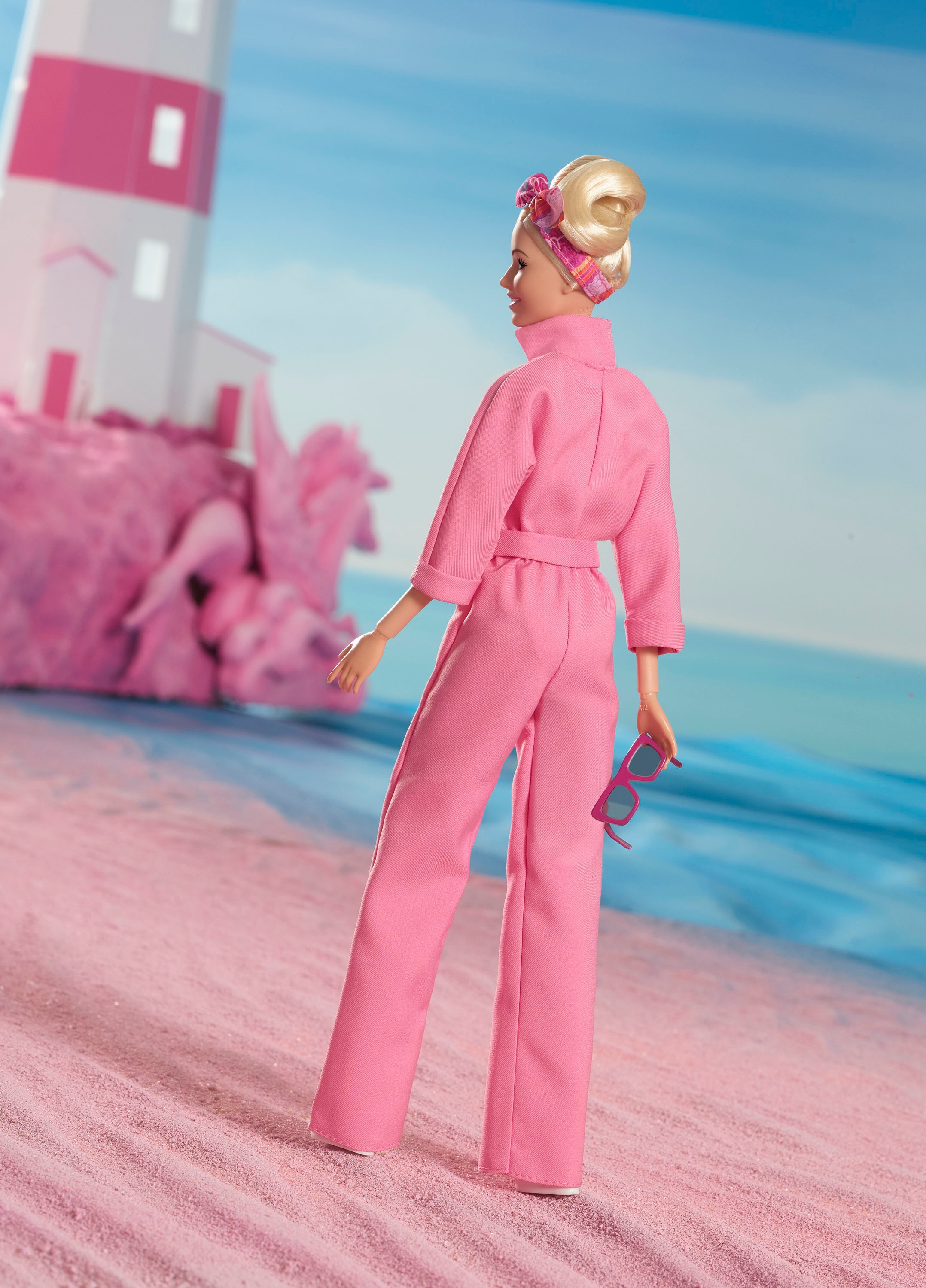 3. Bild von Barbie Anziehpuppe »Barbie Signature The Movie, Margot Robbie im rosa Jumpsuit«