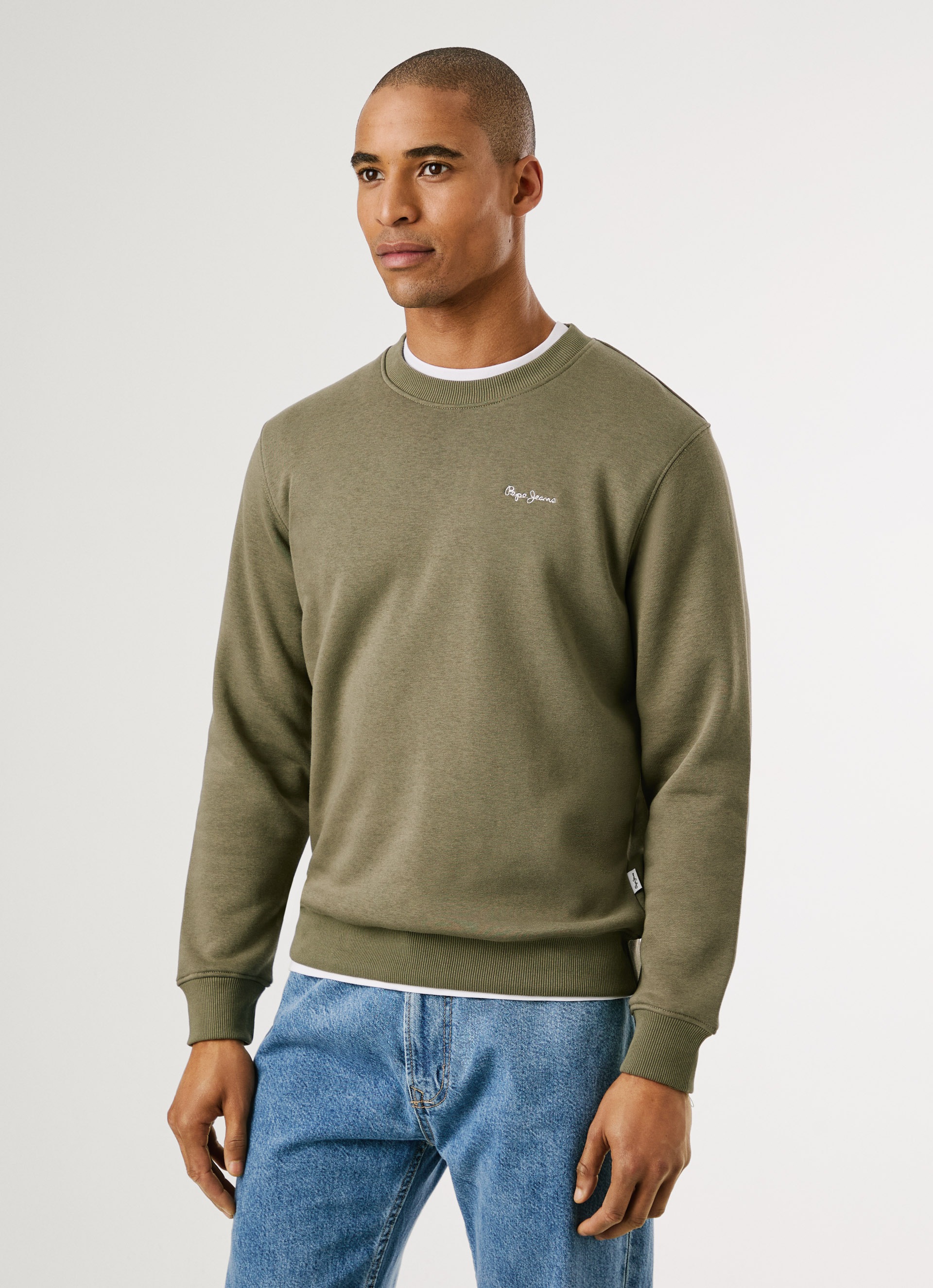Pepe Jeans Sweatshirt »MACBETH SMALL LOGO PLAIN CREW«, mit Rundhals, Label-Stitching
