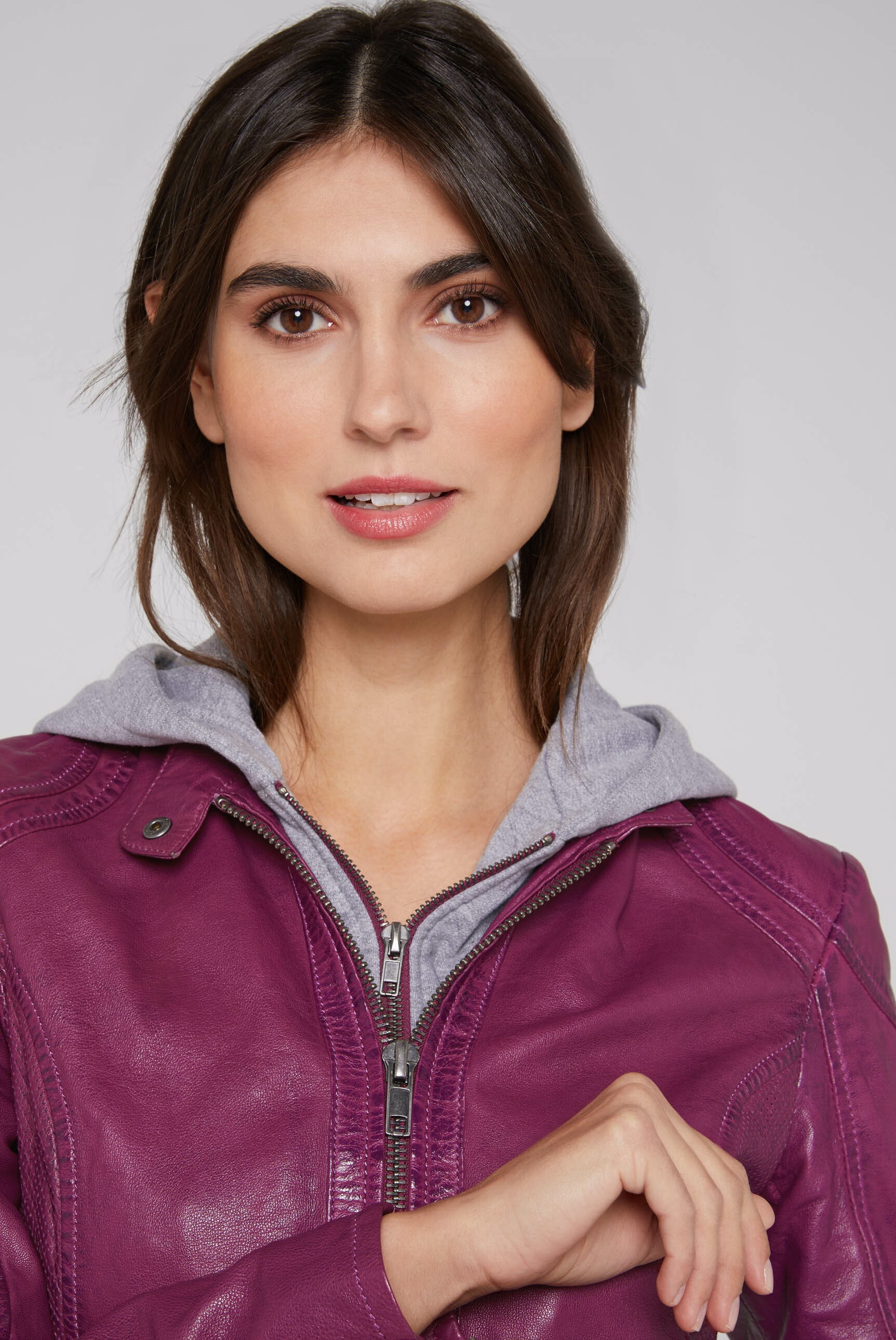 SOCCX Lederjacke, mit Kapuze, mit Zipper am Ärmelende
