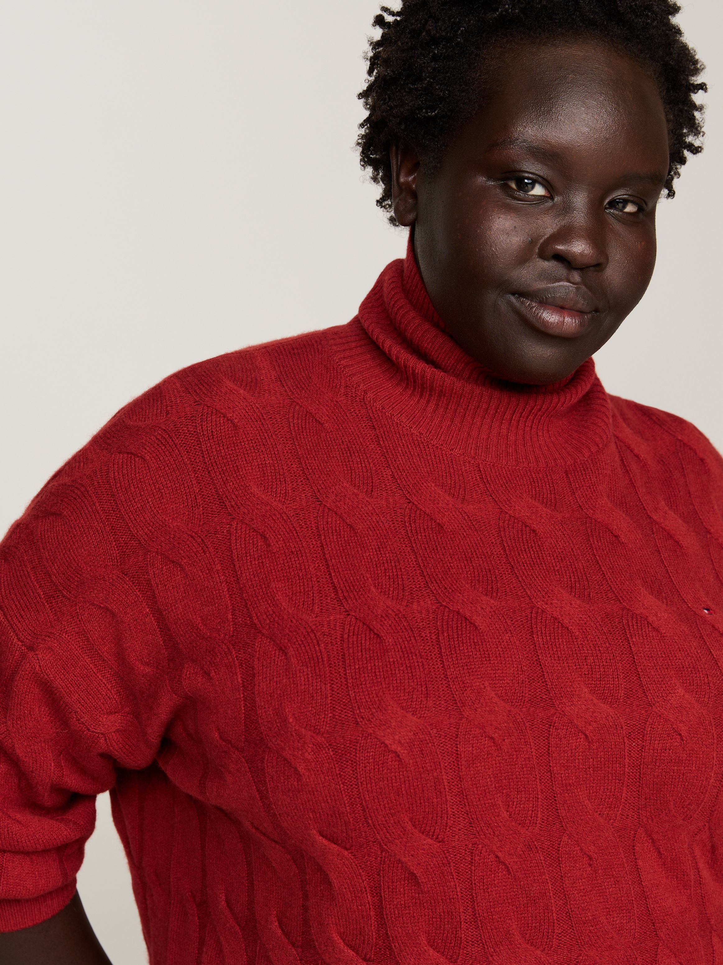 Tommy Hilfiger Curve Rollkragenpullover »CRV SOFT WOOL C Sweater«, in Großen Größen, mit Logostickerei am Ärmel, aus 100% Wolle