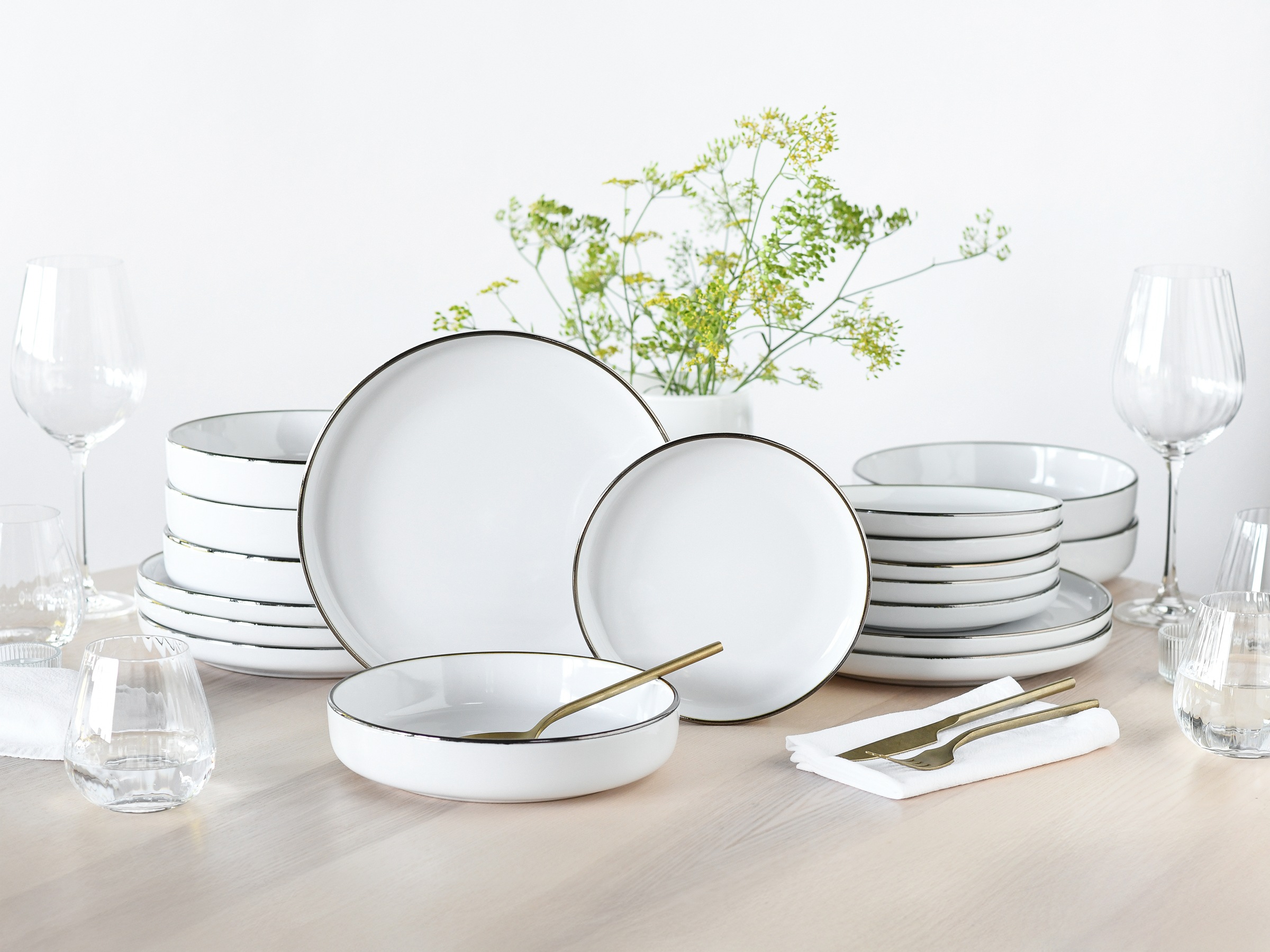 CreaTable Teller-Set »Nordic Festive, Service 18-tlg.« Teller Set, Minimalistisches Design, Dezente goldene Akzente