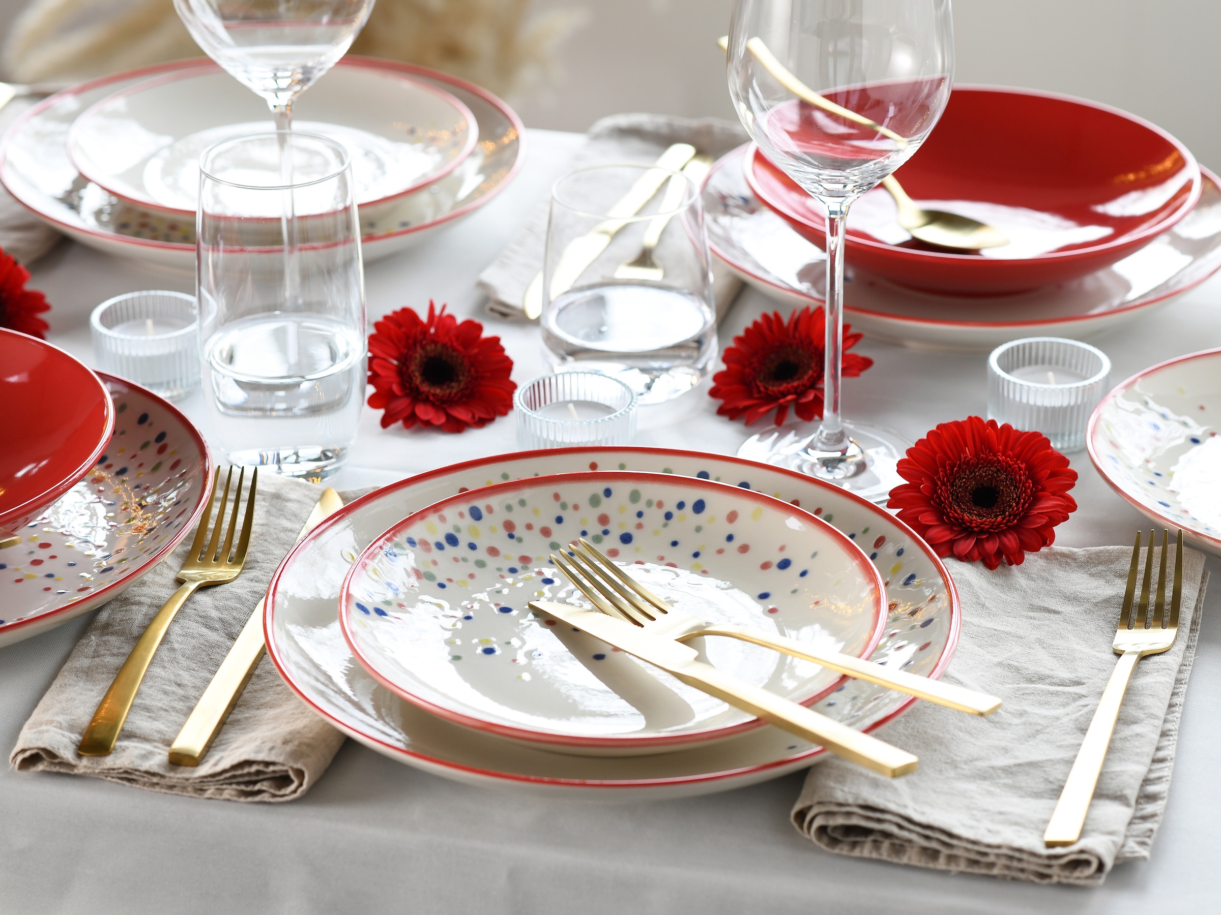 CreaTable Kombiservice »Joy, Kombi-Service 16-tlg.«, (Set, 16 tlg.), Unregelmäßige bunte Punkte, Gute Laune Geschirr, Frisch, Freundlich