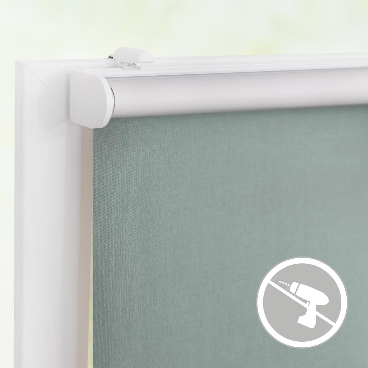 LICHTBLICK ORIGINAL Rollo »Klemmfix, ohne Bohren«, verdunkelnd, Blendschutz-Sichtschutz-Verdunkelung, mit Bohren/ohne Bohren, freihängend, Steuerbar mit Bluetooth-App, integrierter Elektromotor und Akku