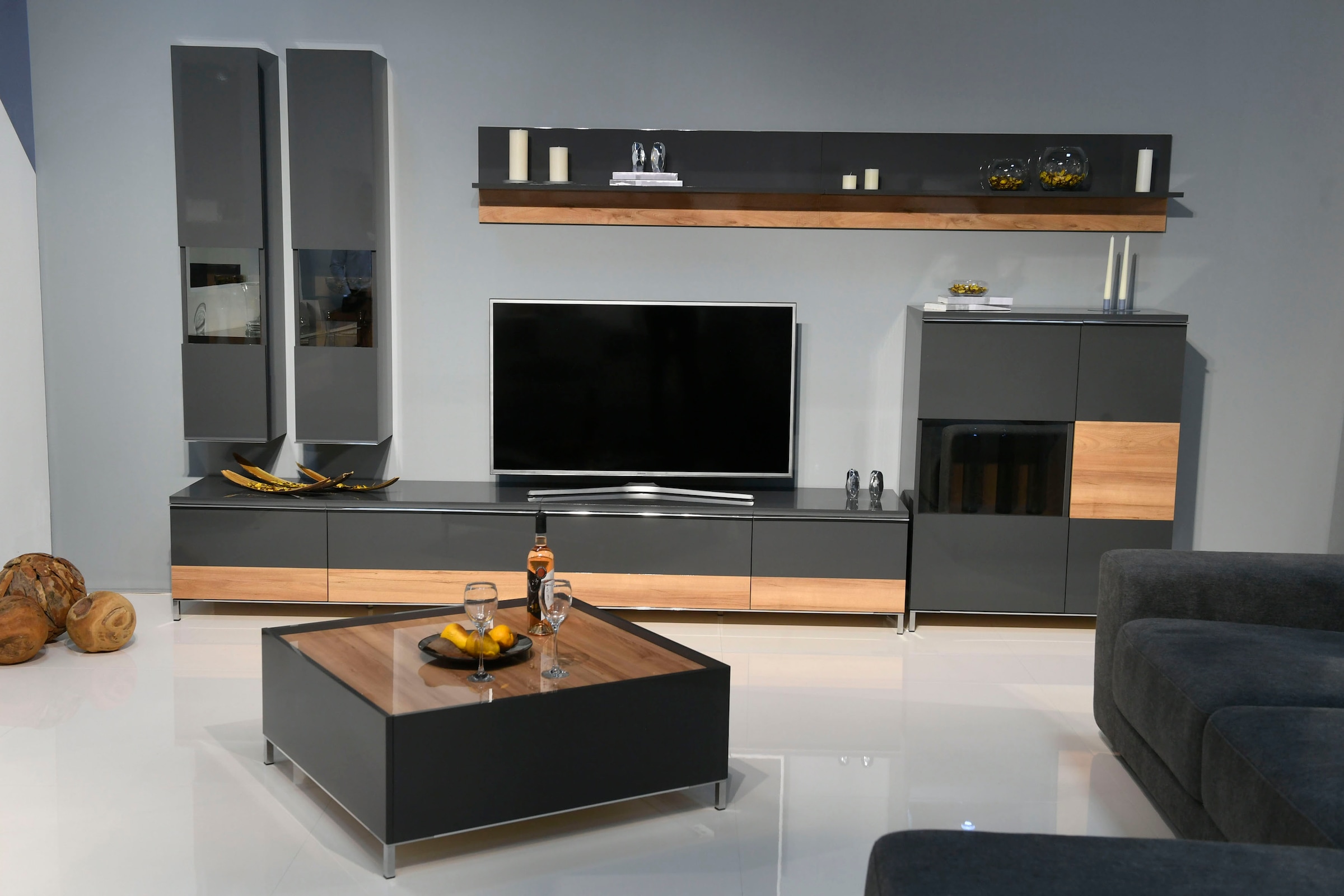 Places of Style Lowboard »Onyx«, Kommode mit Soft-Close-Funktion, in zwei Breiten, Fernsehtisch