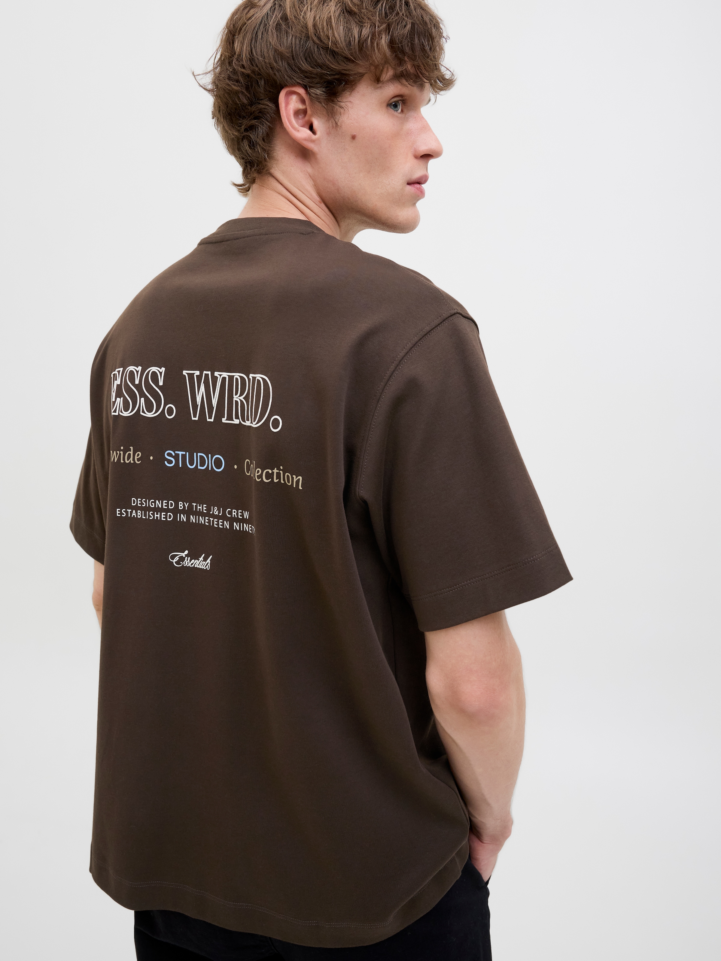 Jack & Jones Rundhalsshirt »JJEURBAN EDGE STUDIO TEE SS O-NECK NOOS« mit Front und Back Print