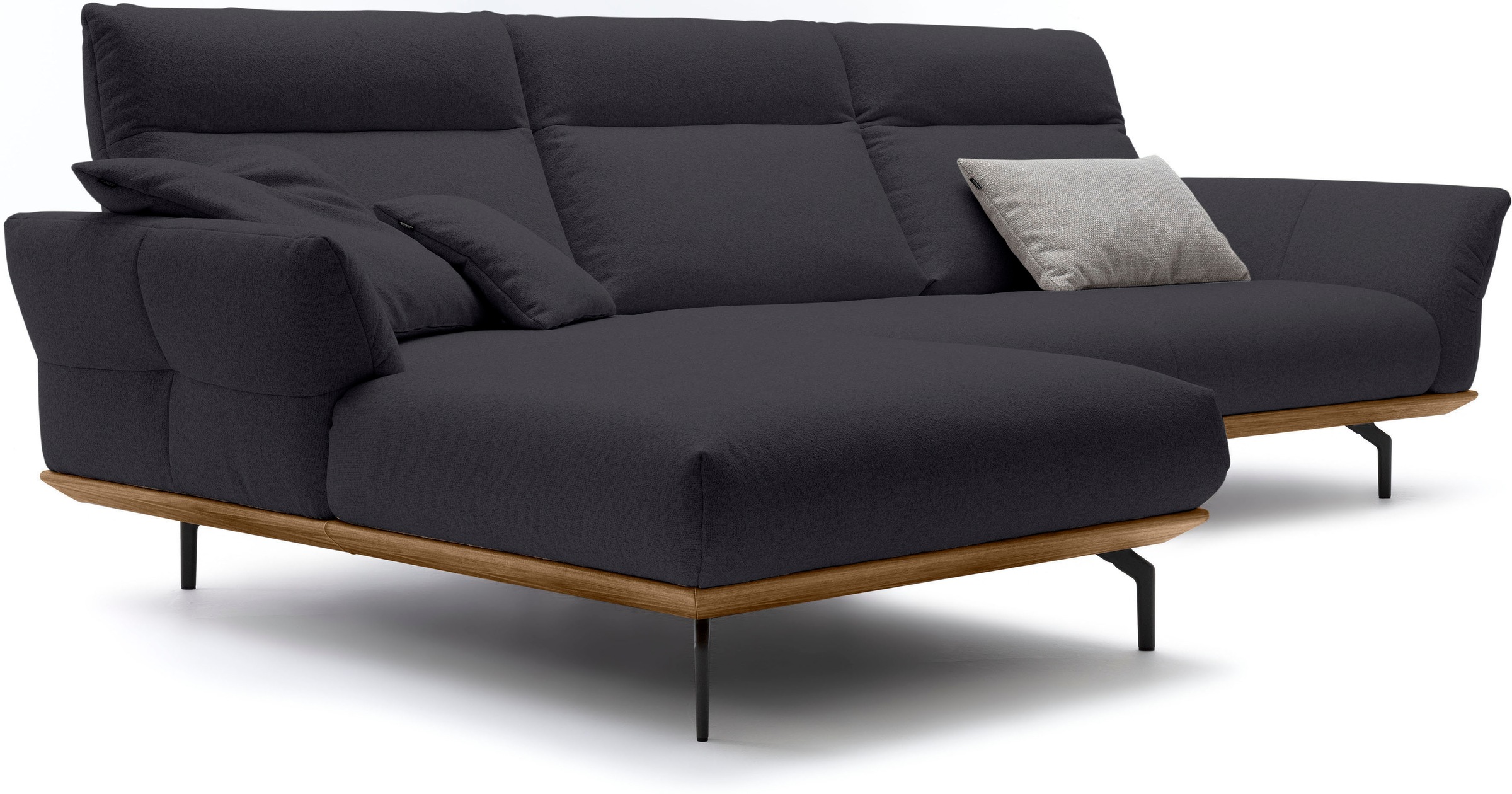Creation BY ROLF BENZ Ecksofa »CR.460«, Sockel in Nussbaum, Winkelfüße in Umbragrau, Breite 318 cm