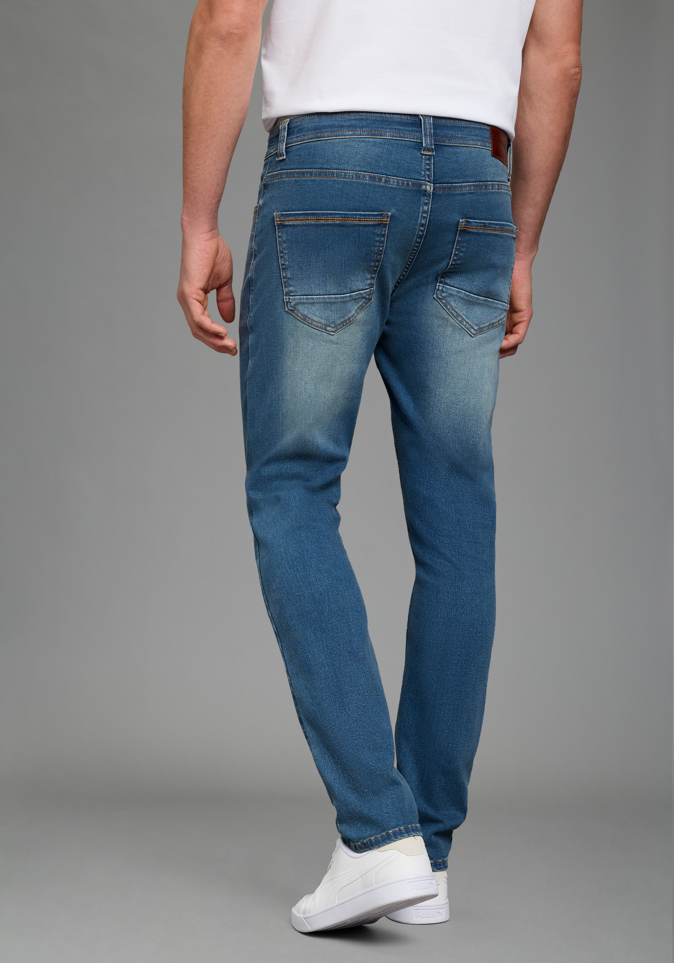 Bruno Banani Slim-fit-Jeans »Grady« schmale Beinweite, niedrige Leibhöhe, figurbetonte Silhouette