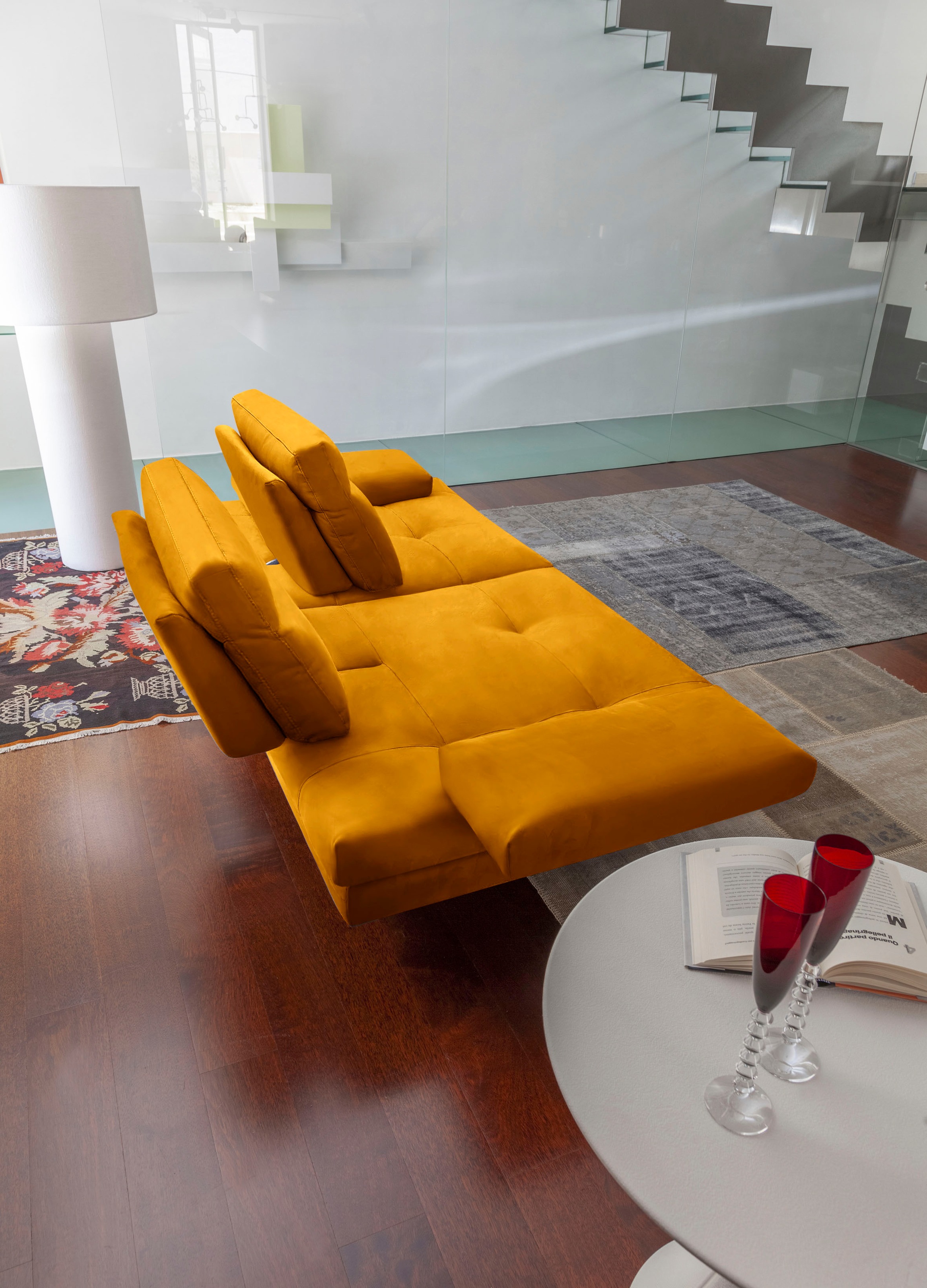 CALIA ITALIA 3-Sitzer »Toby Wing, Designsofa mit hohem Sitzkomfort, bequem und elegant«, inklusive Sitztiefenverstellung, Füße in Chrom glänzend