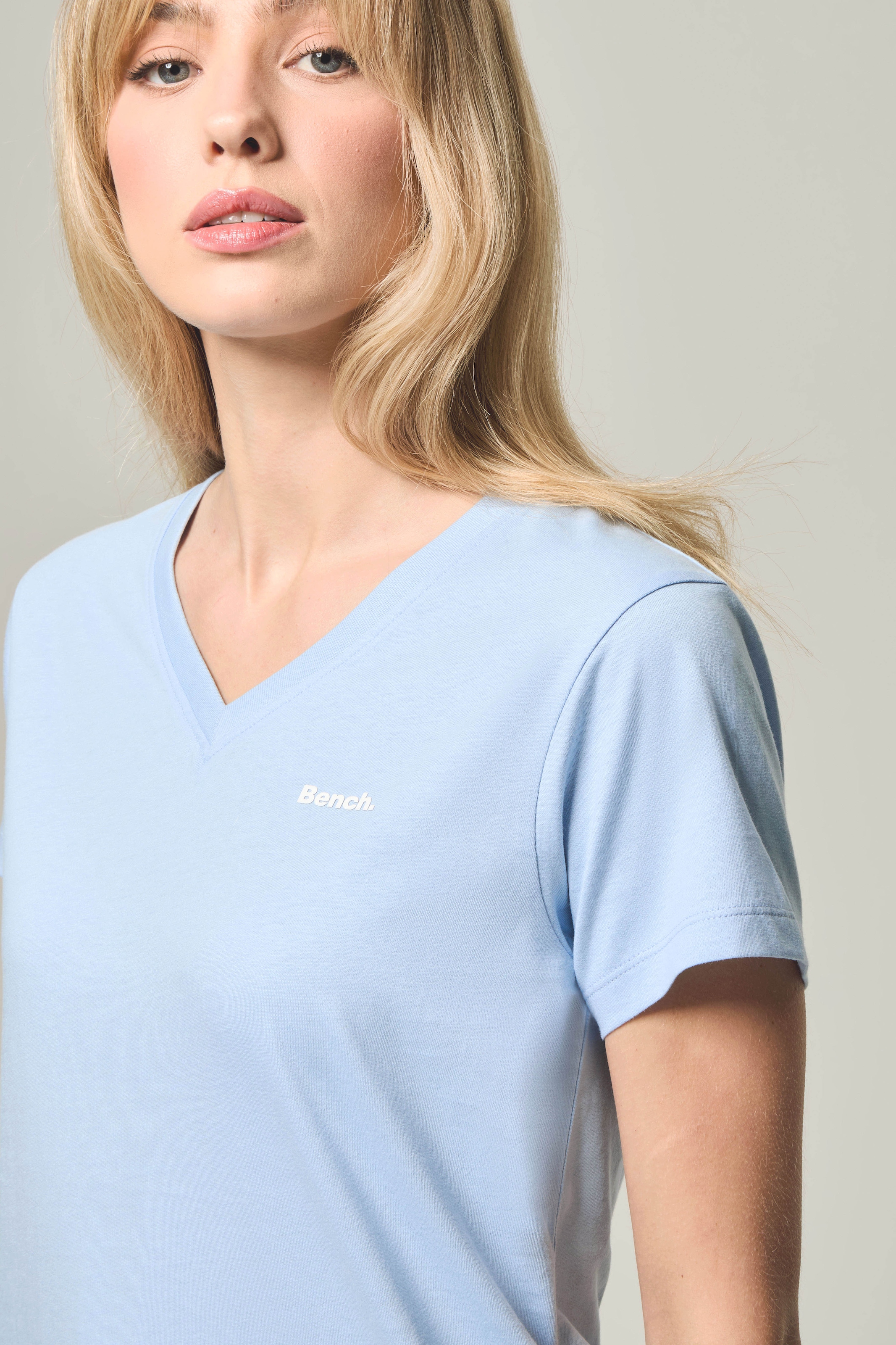 Bench. V-Shirt »BELLATRIX«