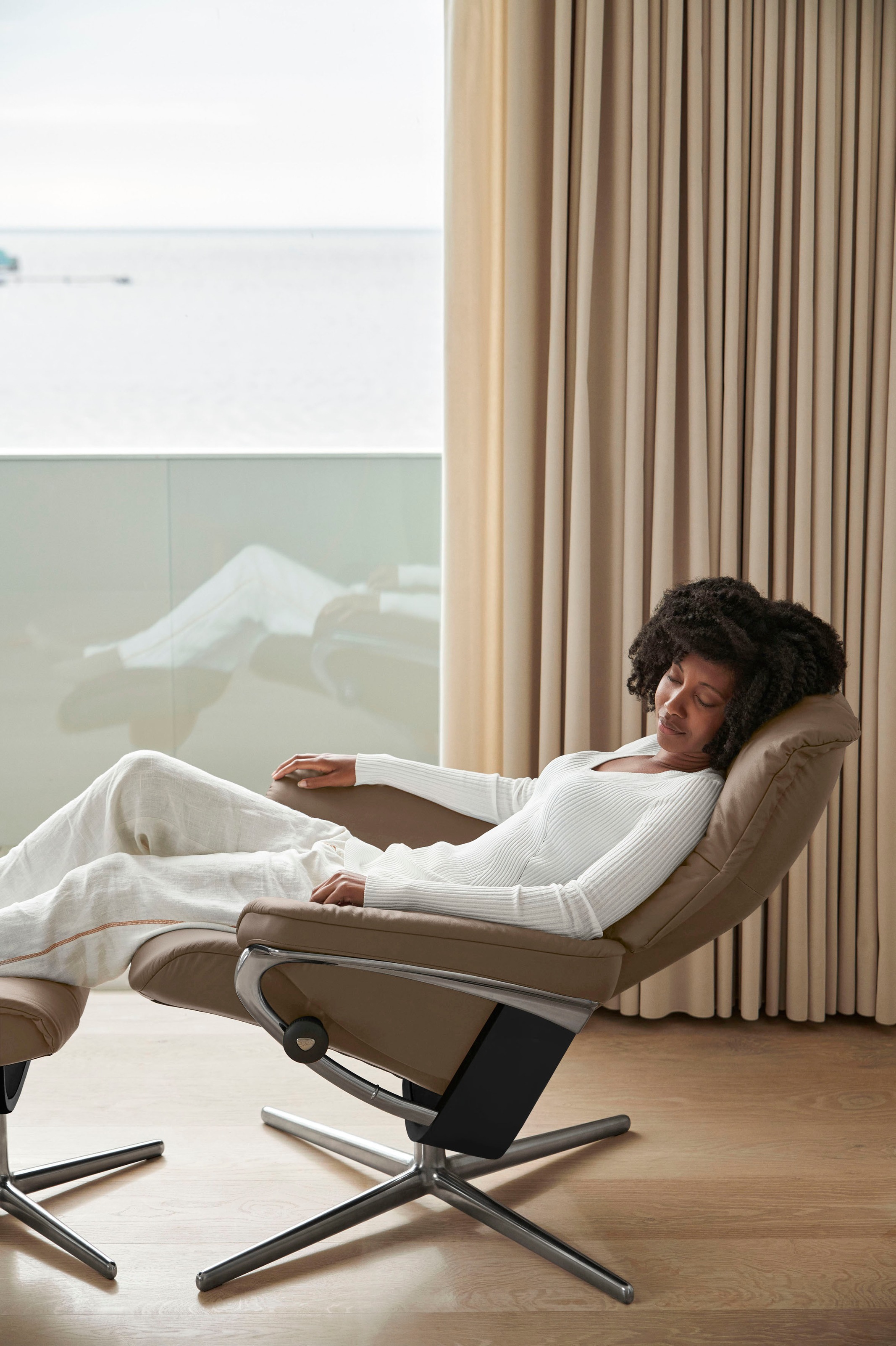 Stressless® Relaxsessel »Mayfair«, (Set, Relaxsessel mit Hocker), mit Hocker, mit Cross Base, Größe S, M & L, Holzakzent Schwarz