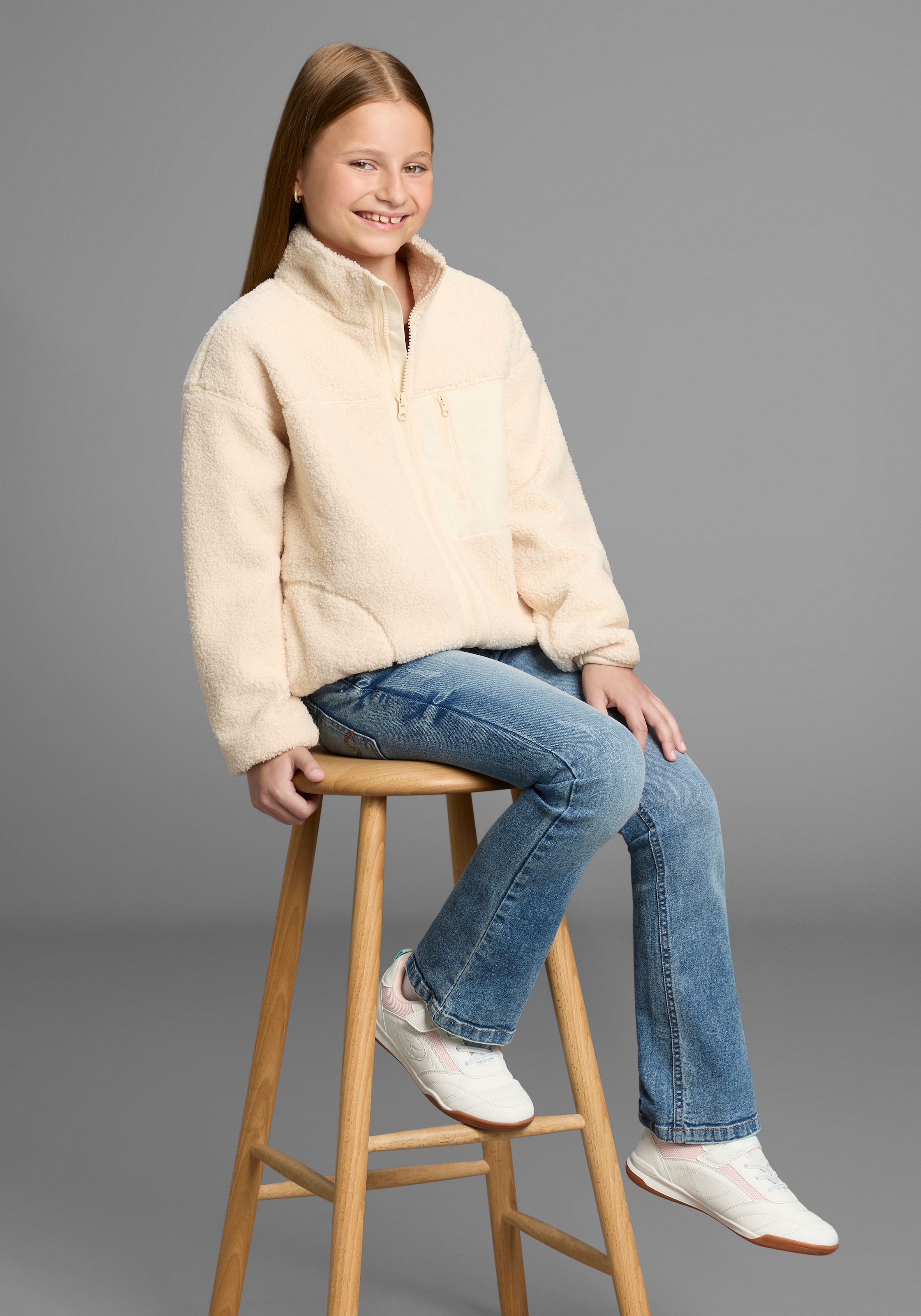 KangaROOS Sweatjacke »Fleecejacke, Kuschel-Jacke mit reflektierendem Badge« Weicher Teddyplüsch