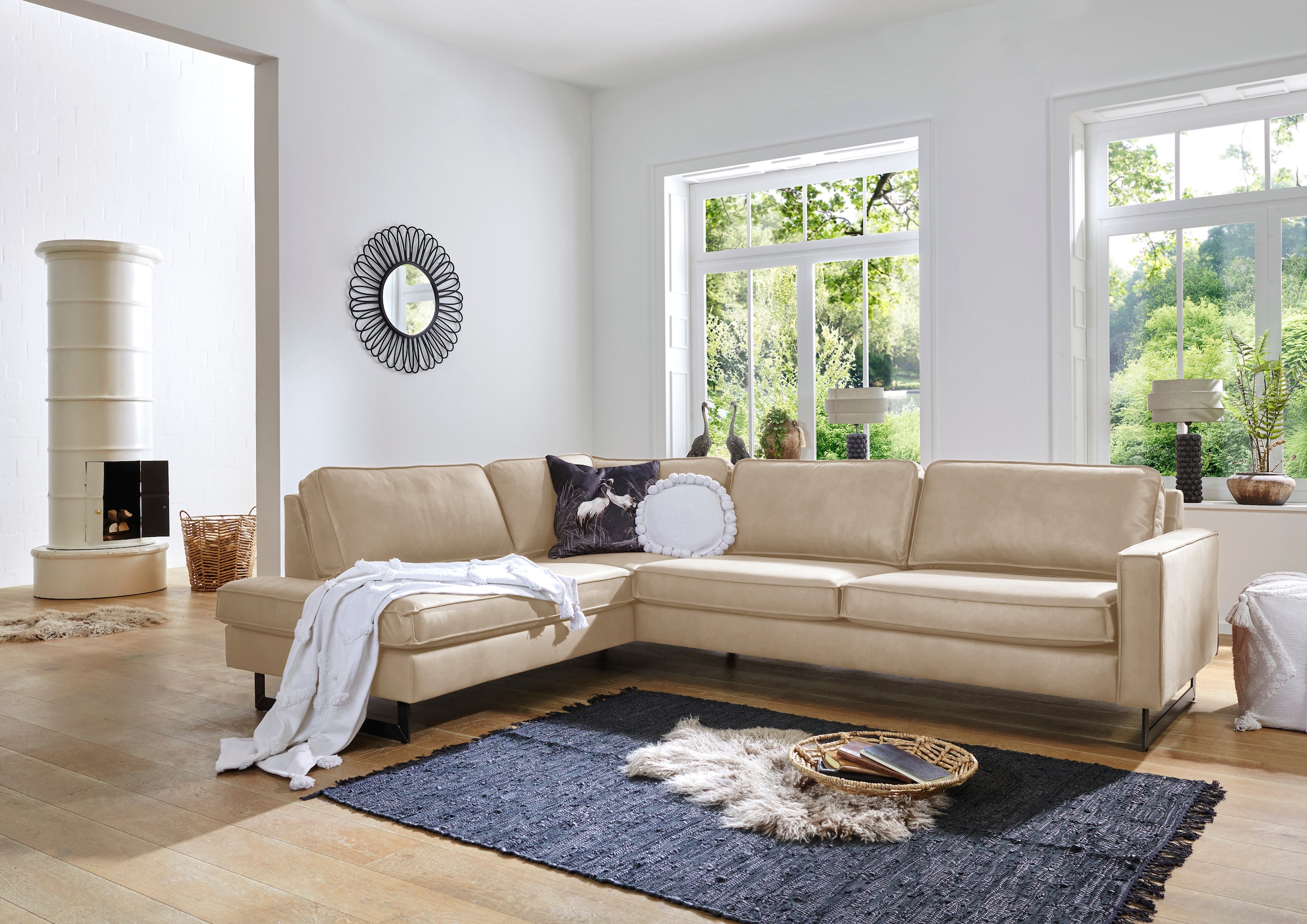 Places of Style Ecksofa »Pinto, 290 cm, Cord, Chenille, Lederoptik, Ottomane links / rechts«, mit Keder, schwarze Metallfüße, Wellenunterfederung