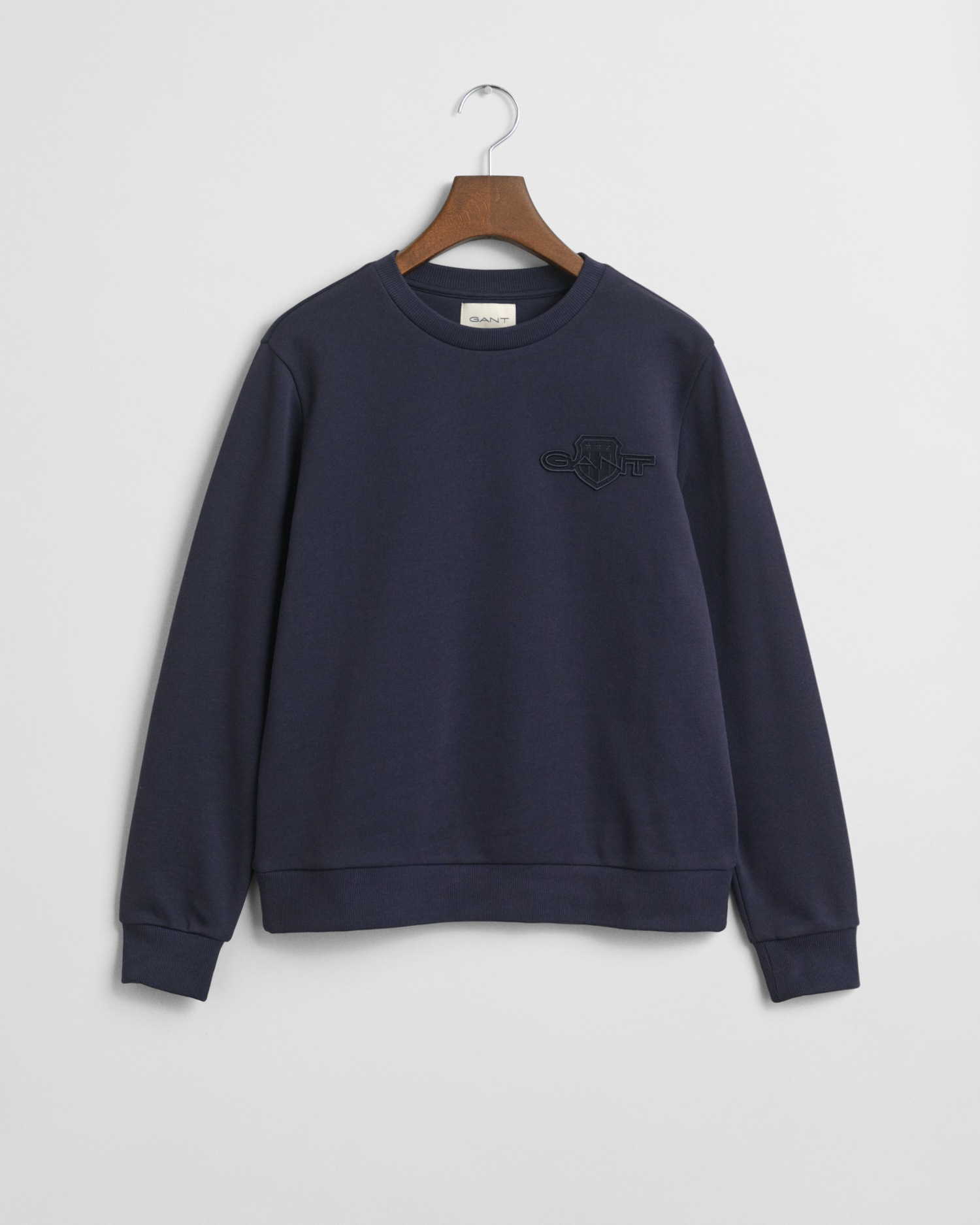 Gant Sweatshirt »REG TONAL SHIELD C-NECK SWEAT«, Ton in Ton Stickerei, Rundhals
