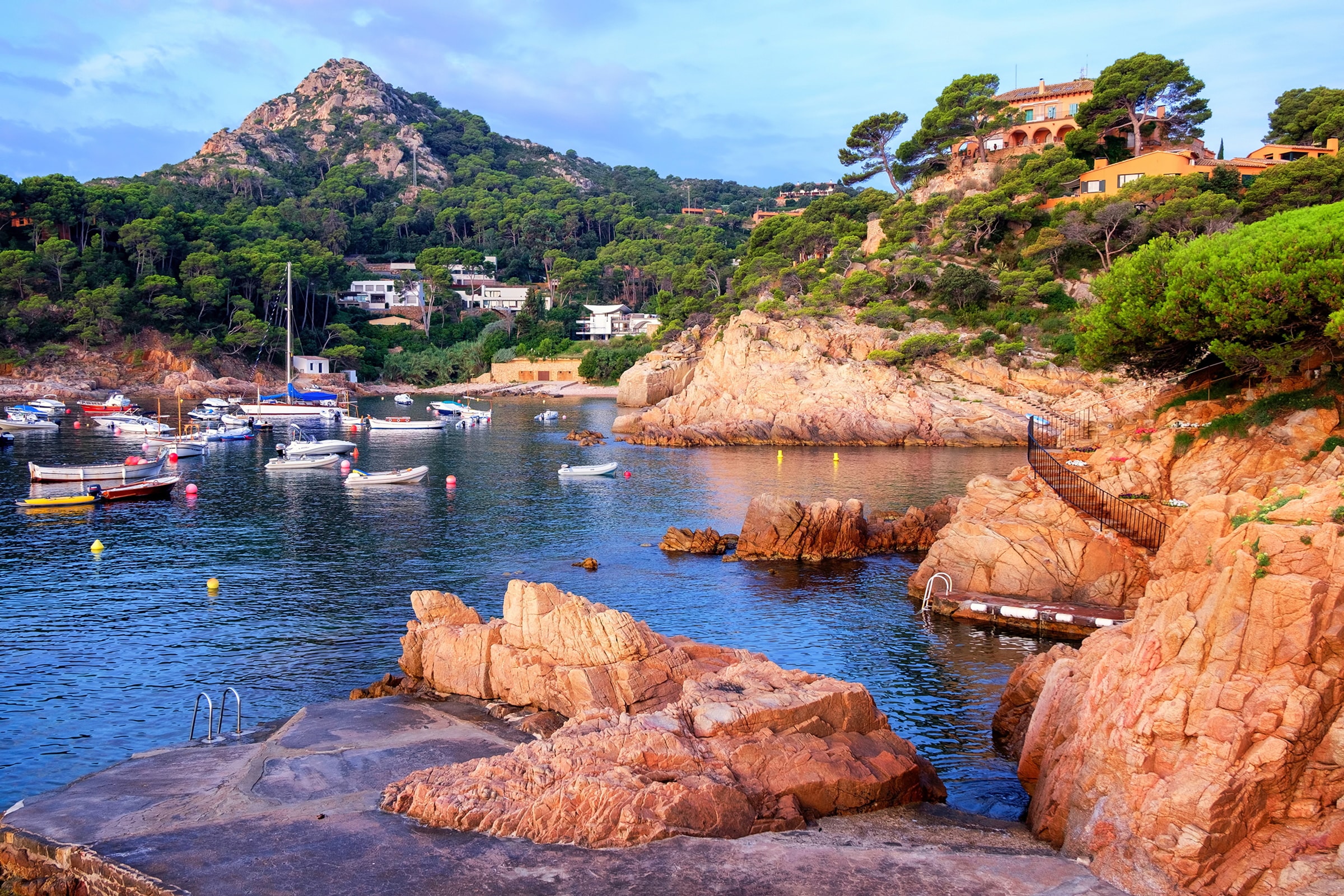 Papermoon Fototapete »COSTA BRAVA-STRAND KLIPPEN WALD SEE DORF GEBIRGE BOOT günstig online kaufen