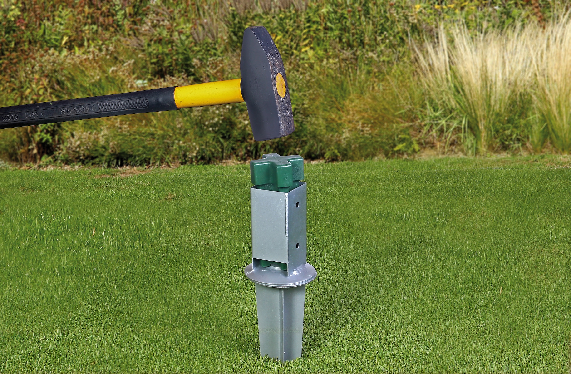 Alberts Einschlag-Bodenhülse »71x71 mm«, für Vierkantholzpfosten, mit verstellbarem Topf, Gesamtlänge 750 mm