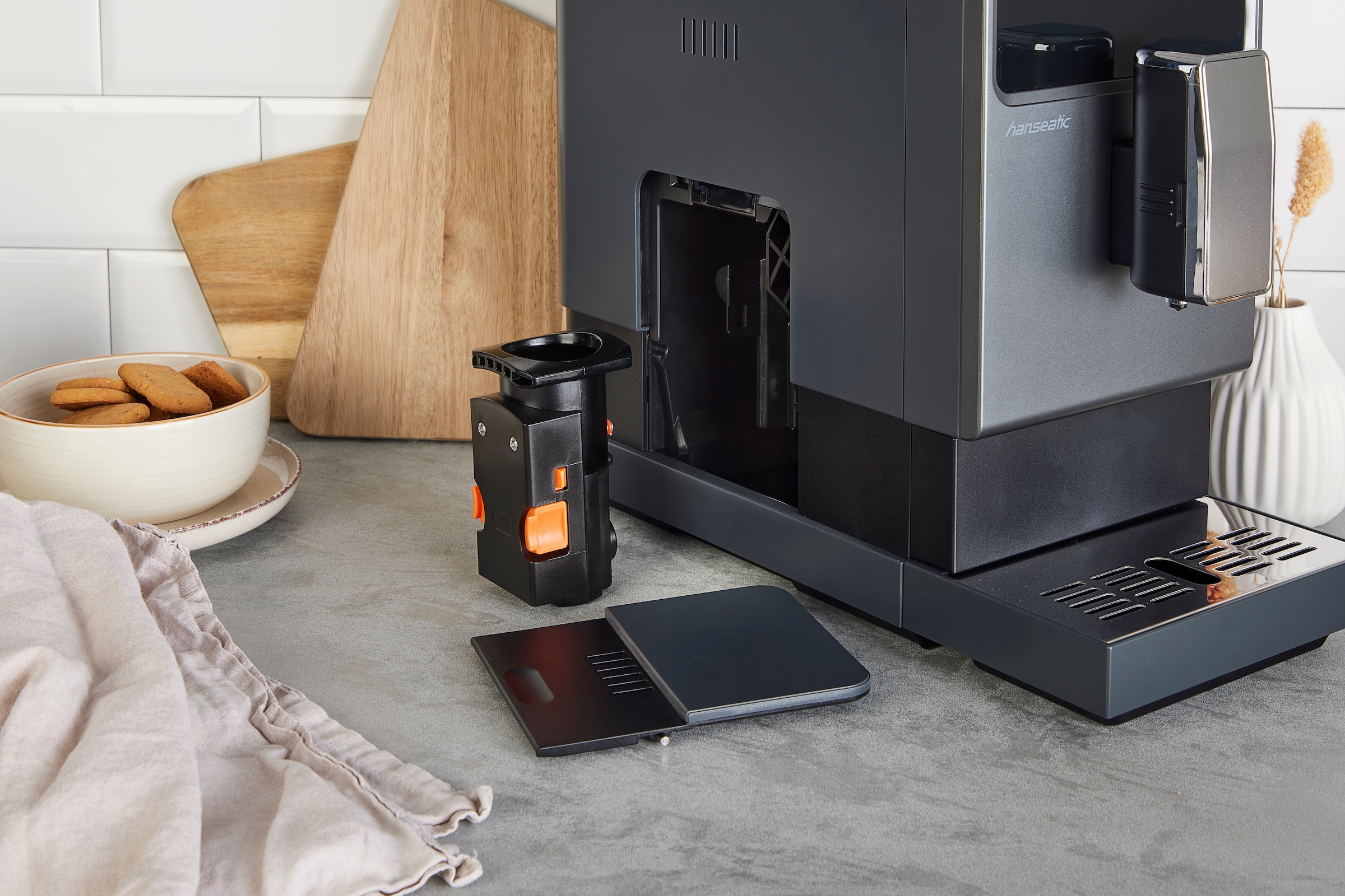 Hanseatic Kaffeevollautomat »HACM121470ST«, magnetisch, abnehmbare Tassenabstellfläche, zwei separate Milchtanks