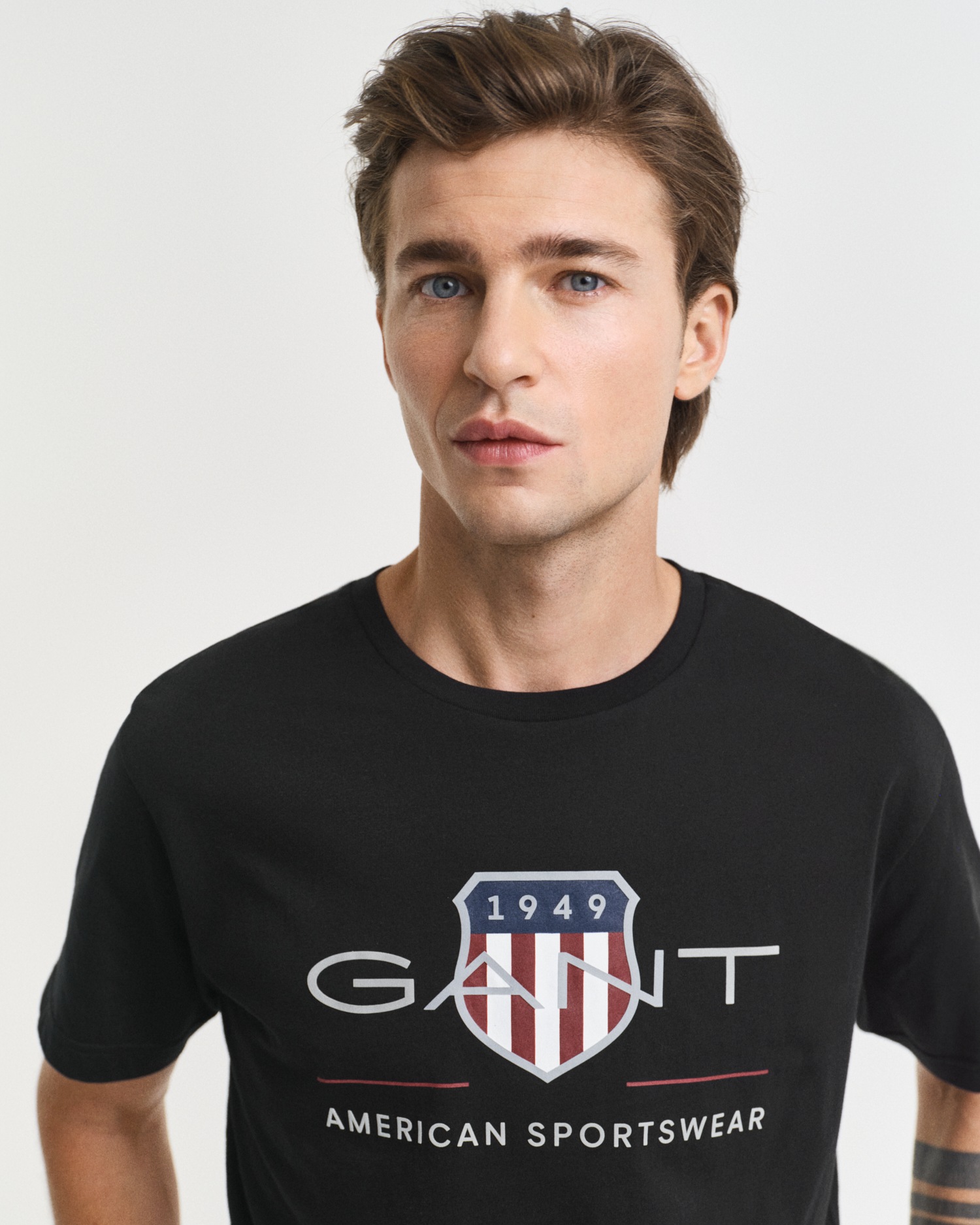 Gant T-Shirt »REG ARCHIVE SHIELD SS T-SHIRT« mit Logodruck auf der Brust