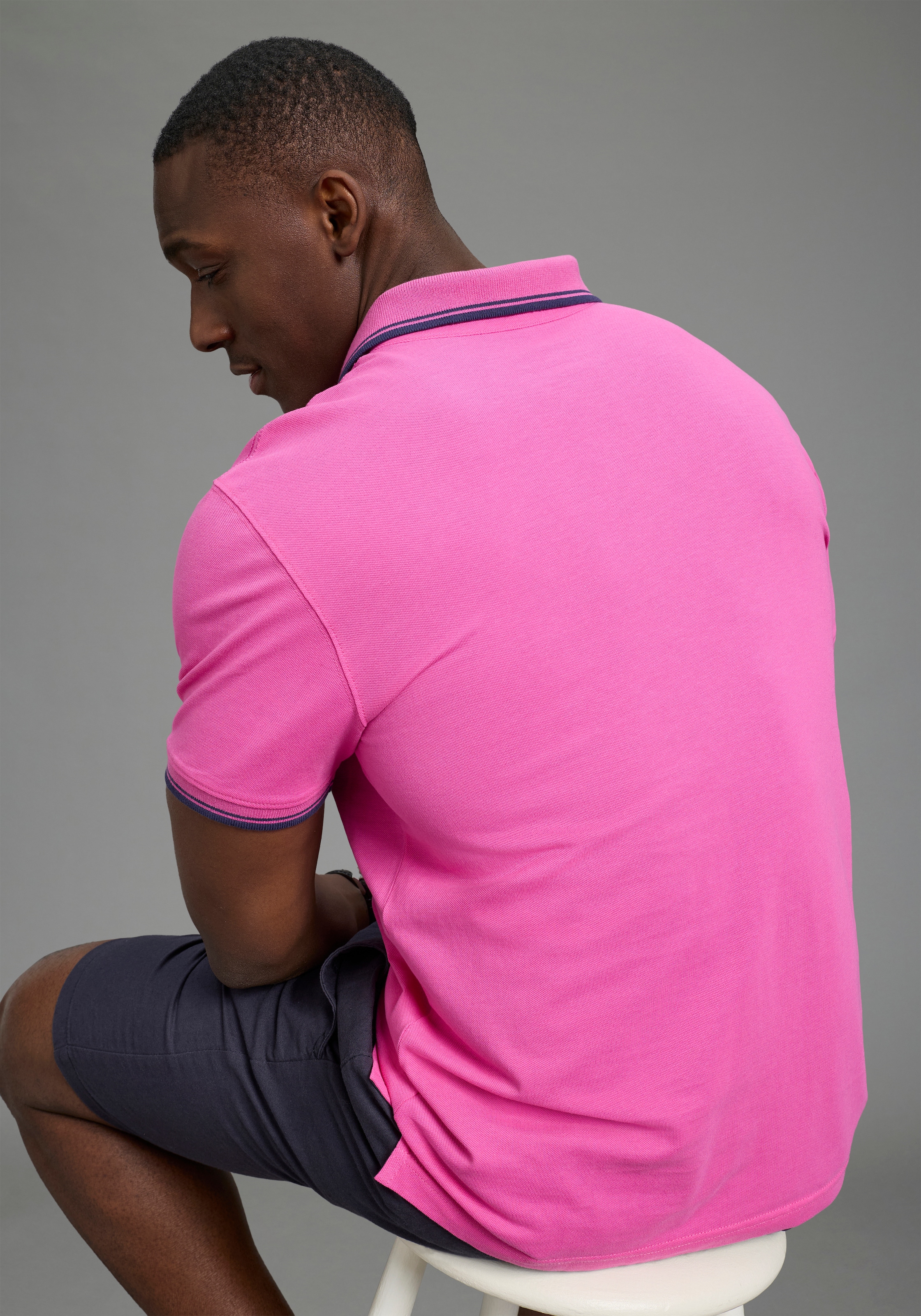 DELMAO Poloshirt »Neue Kollektion!« normale Passform, Kurzarm, mit Stickerei