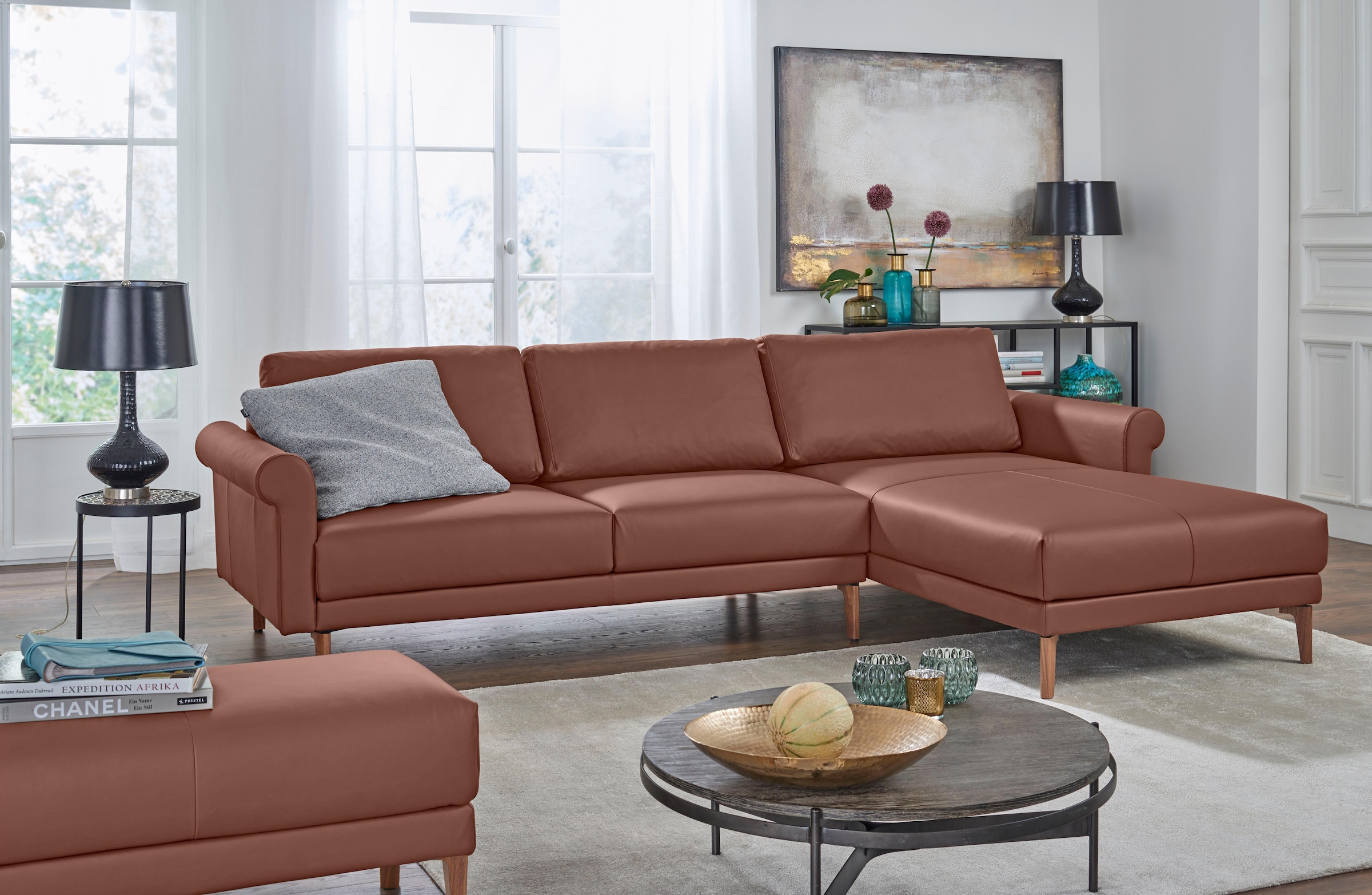 Ecksofa »hs.450«, Armlehne Schnecke modern Landhaus, Breite 262 cm, Fuß Nussbaum