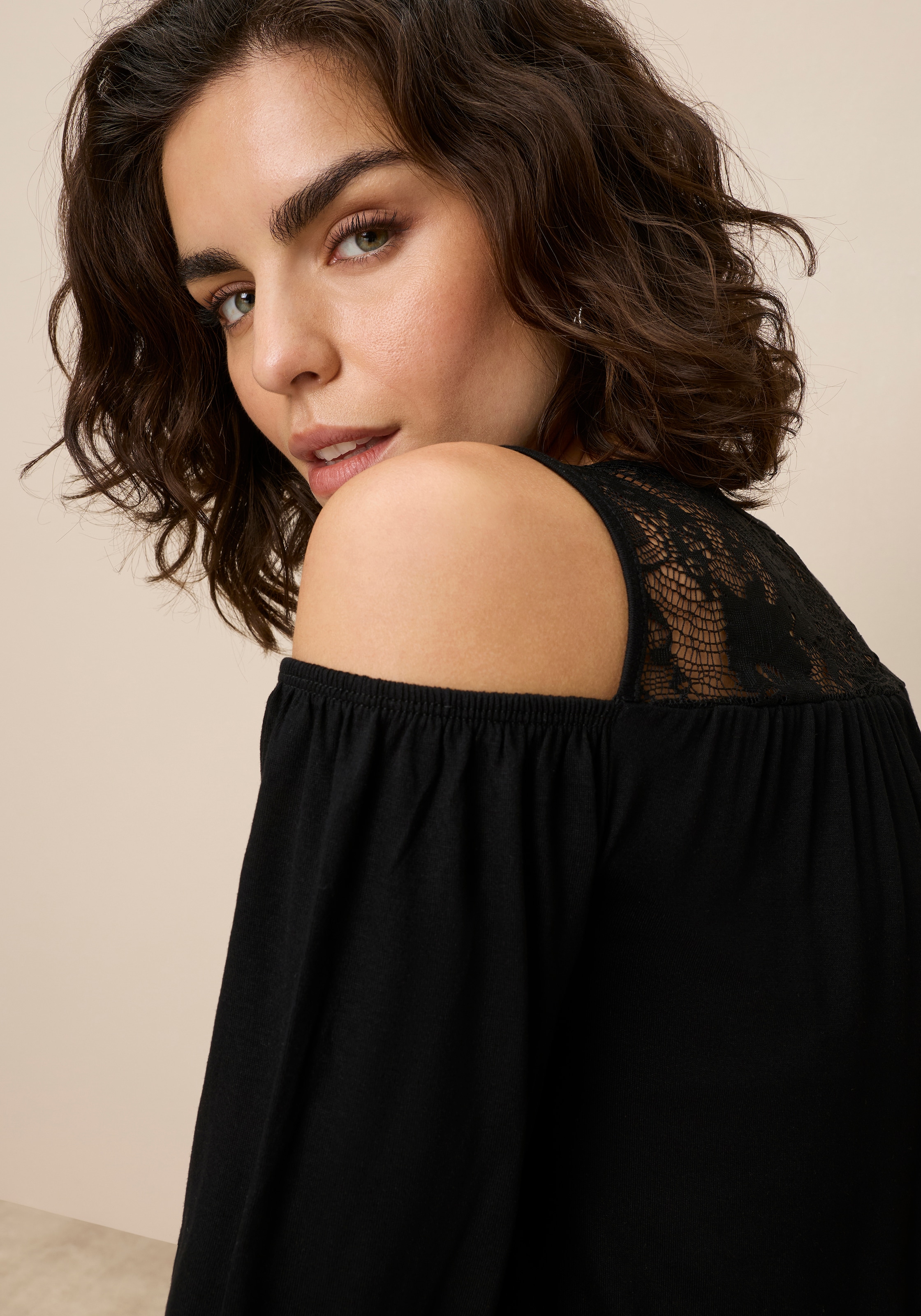 Laura Scott Langarmshirt lässig geschnitten, Langarm, femininer Stil