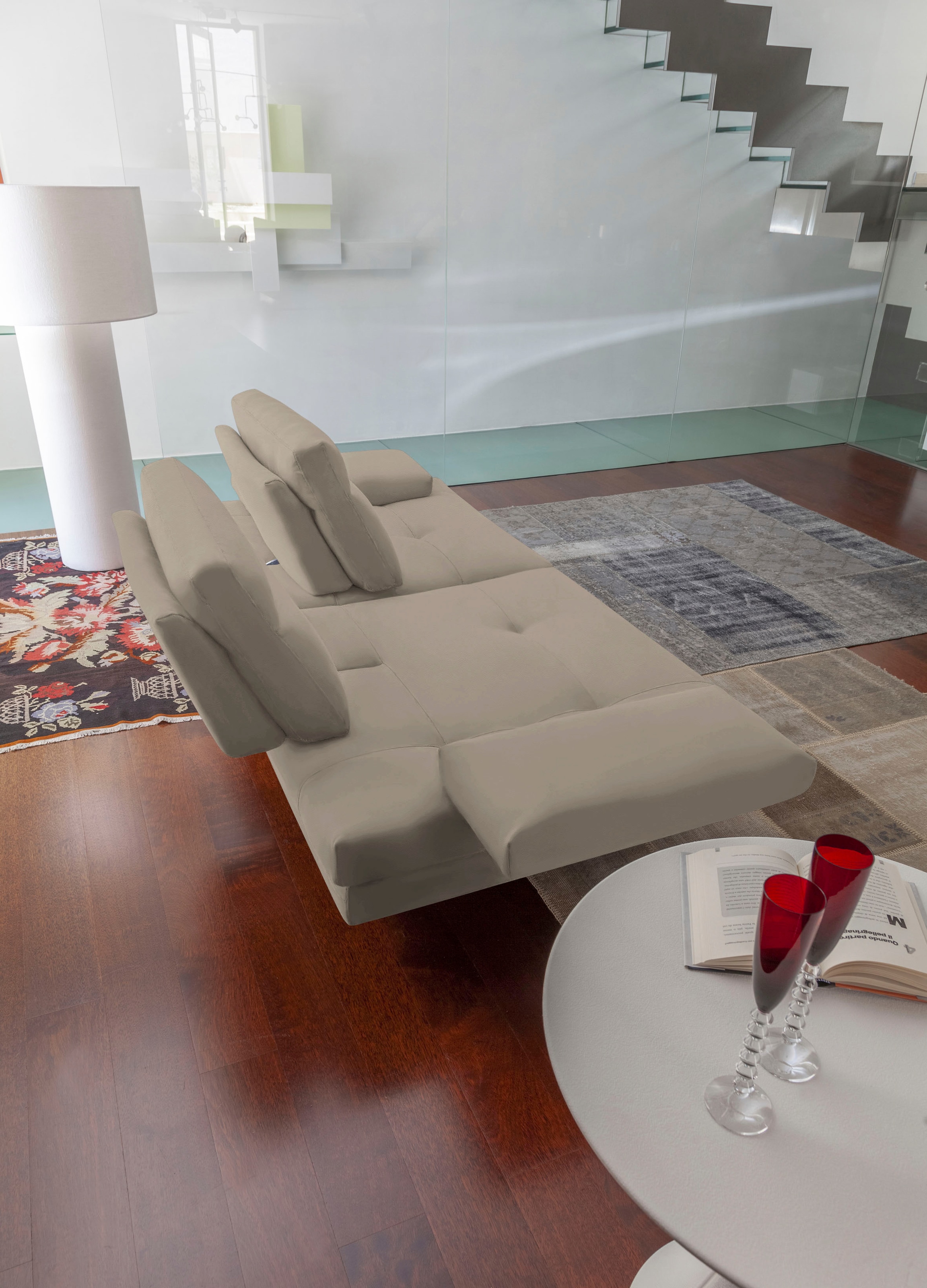 CALIA ITALIA 3-Sitzer »Toby Wing, Designsofa mit hohem Sitzkomfort, bequem und elegant«, inklusive Sitztiefenverstellung, Füße in Chrom glänzend