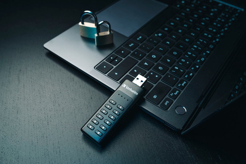 Verbatim USB-Stick »Keypad Secure 32GB«, (USB 3.2 Lesegeschwindigkeit 160 MB/s)
