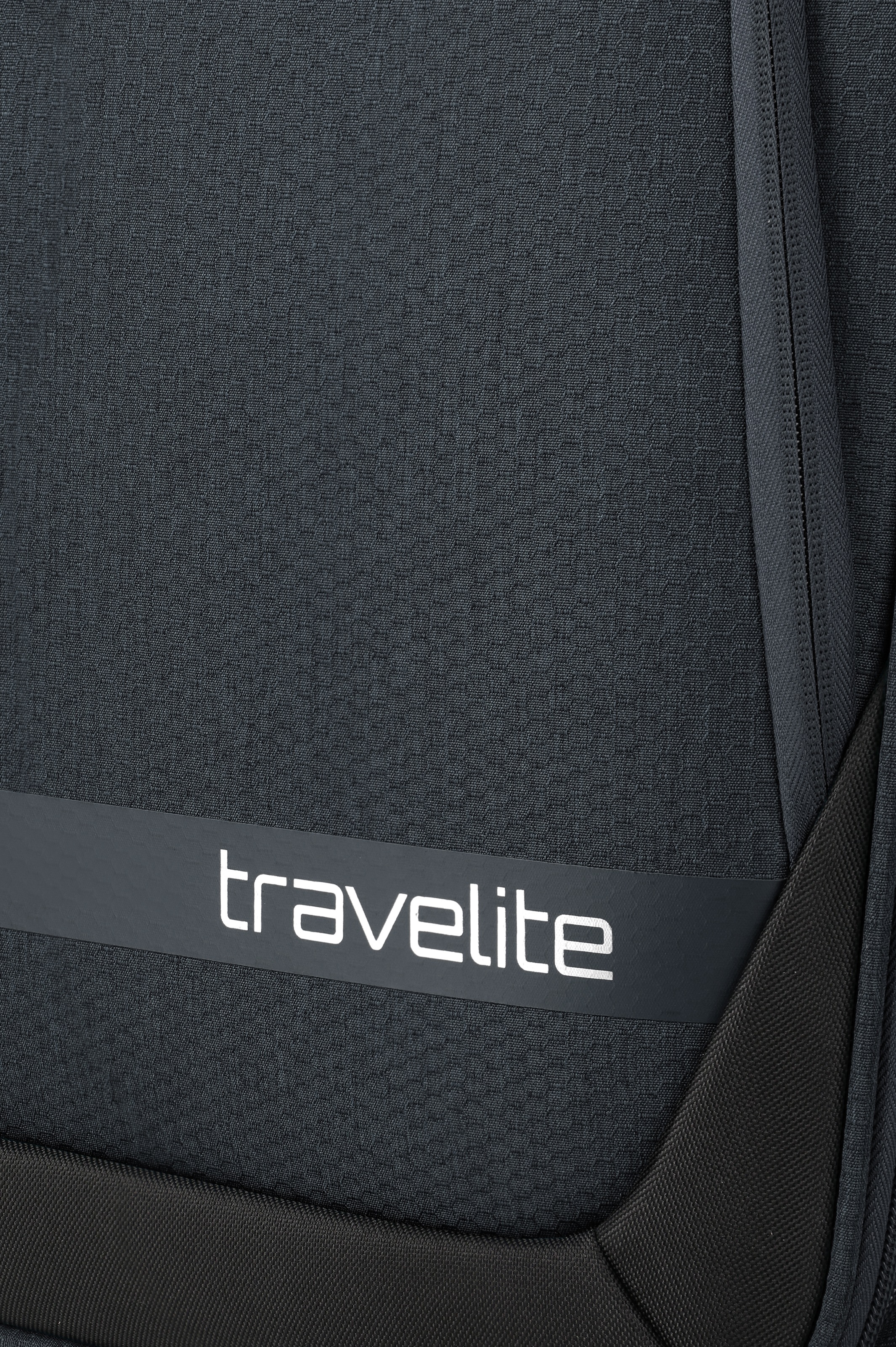 travelite Trolley »KICK OFF Reisekoffer« 69 l 4 Rollen 4 Doppelrollen, Außentaschen und Packgurte – leicht und robust