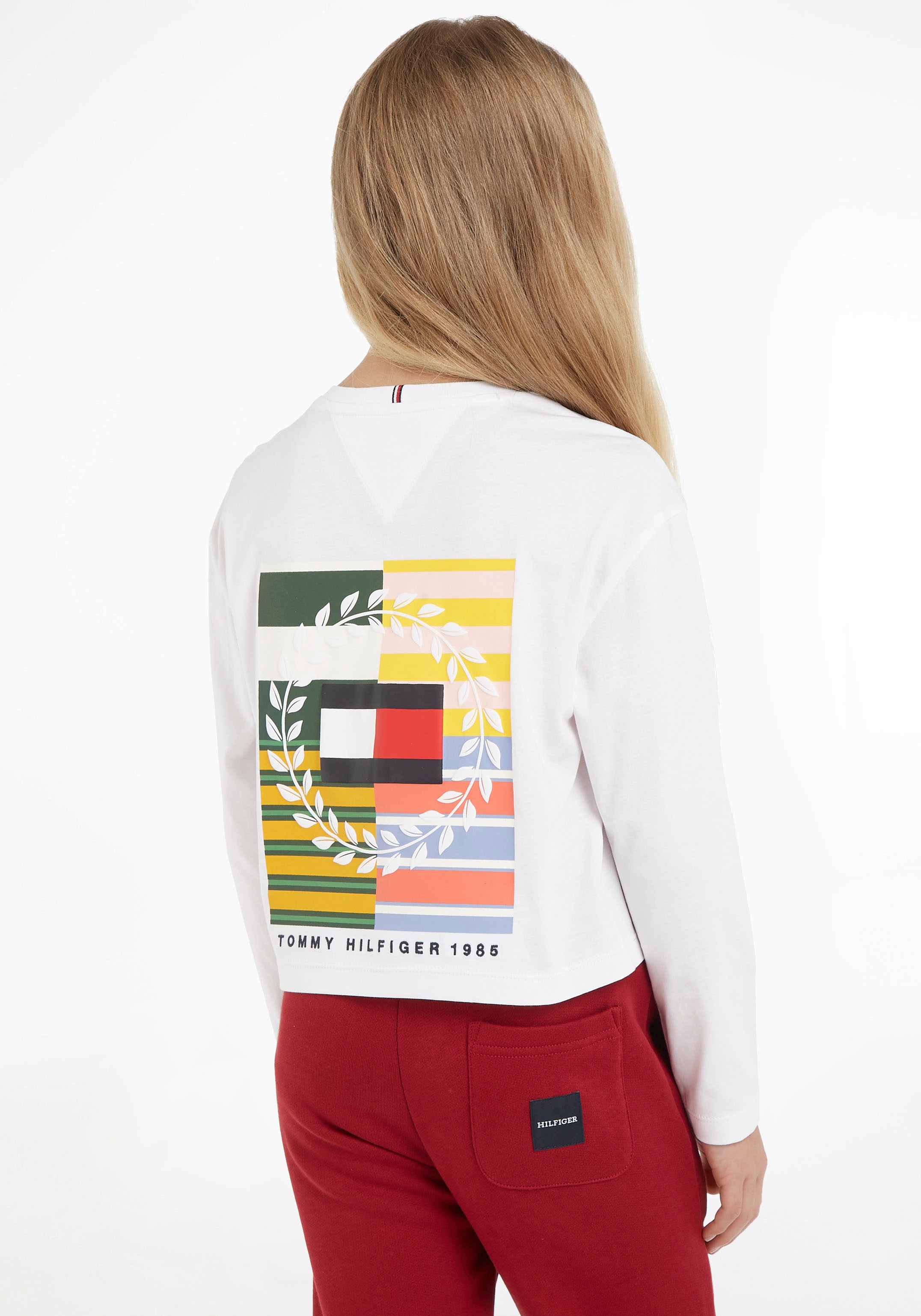 Tommy Hilfiger Langarmshirt »MULTI ARTWORK TEE L/S«, mit großem Print auf dem Rücken & kleinem auf der Brust