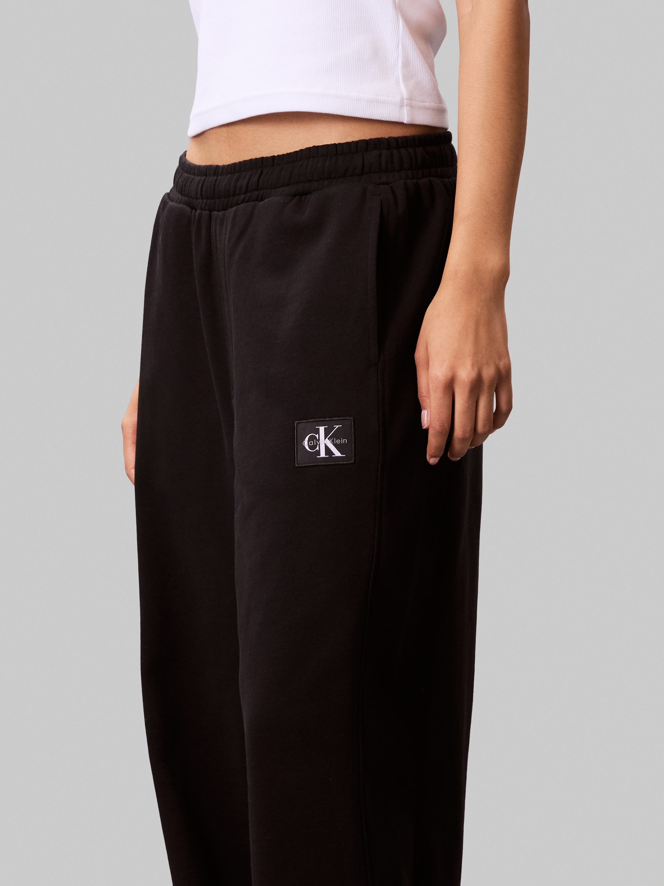 Calvin Klein Jeans Sweathose »A- FRENCH TERRY BADGE LOGO PANT«, mit weitem Bein