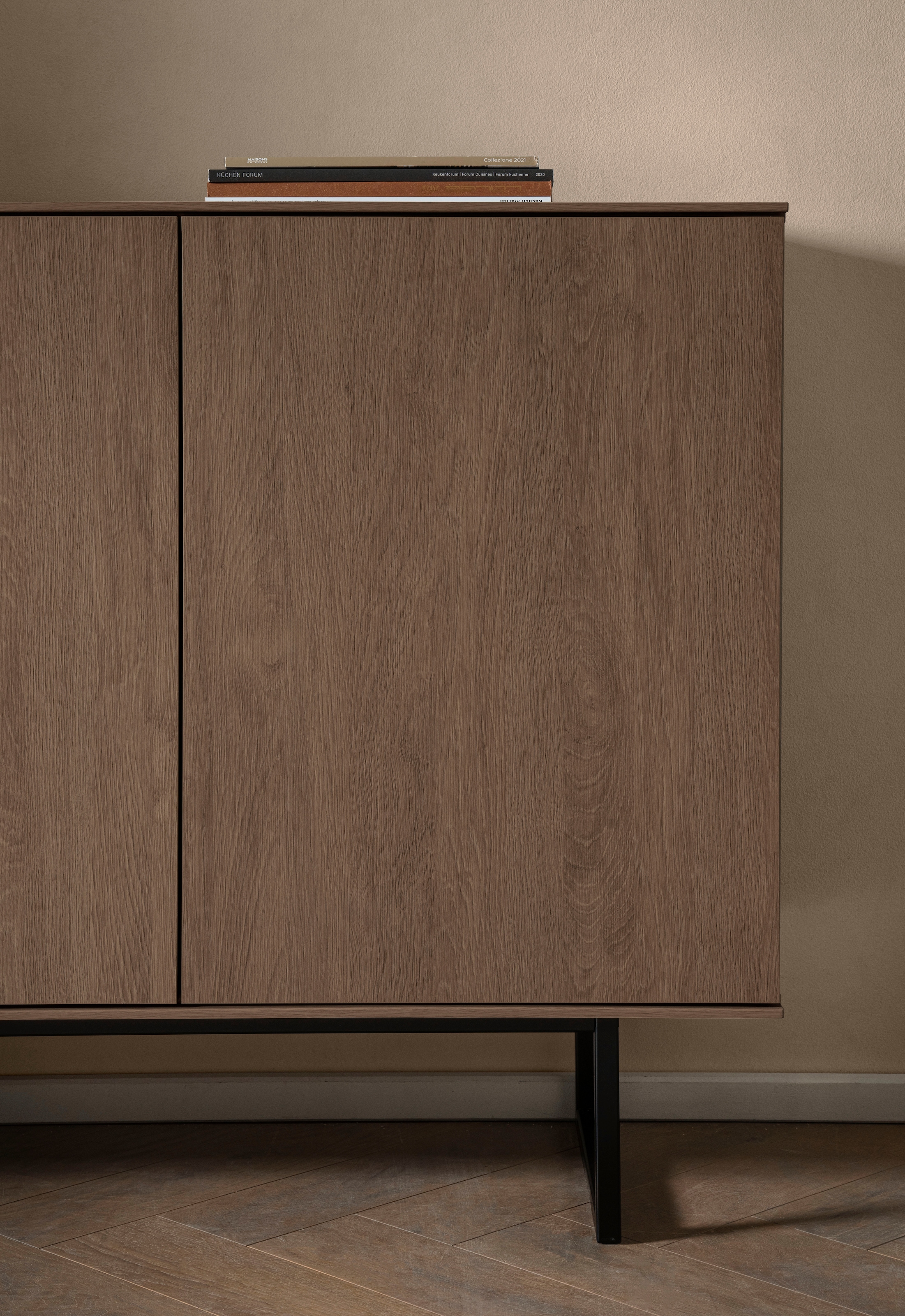 Home affaire Sideboard »Lund, moderner Schrank, Kommode mit Kufengestell« optisch dünner Oberboden, hochwertige Optik, ausreichend Stauraum