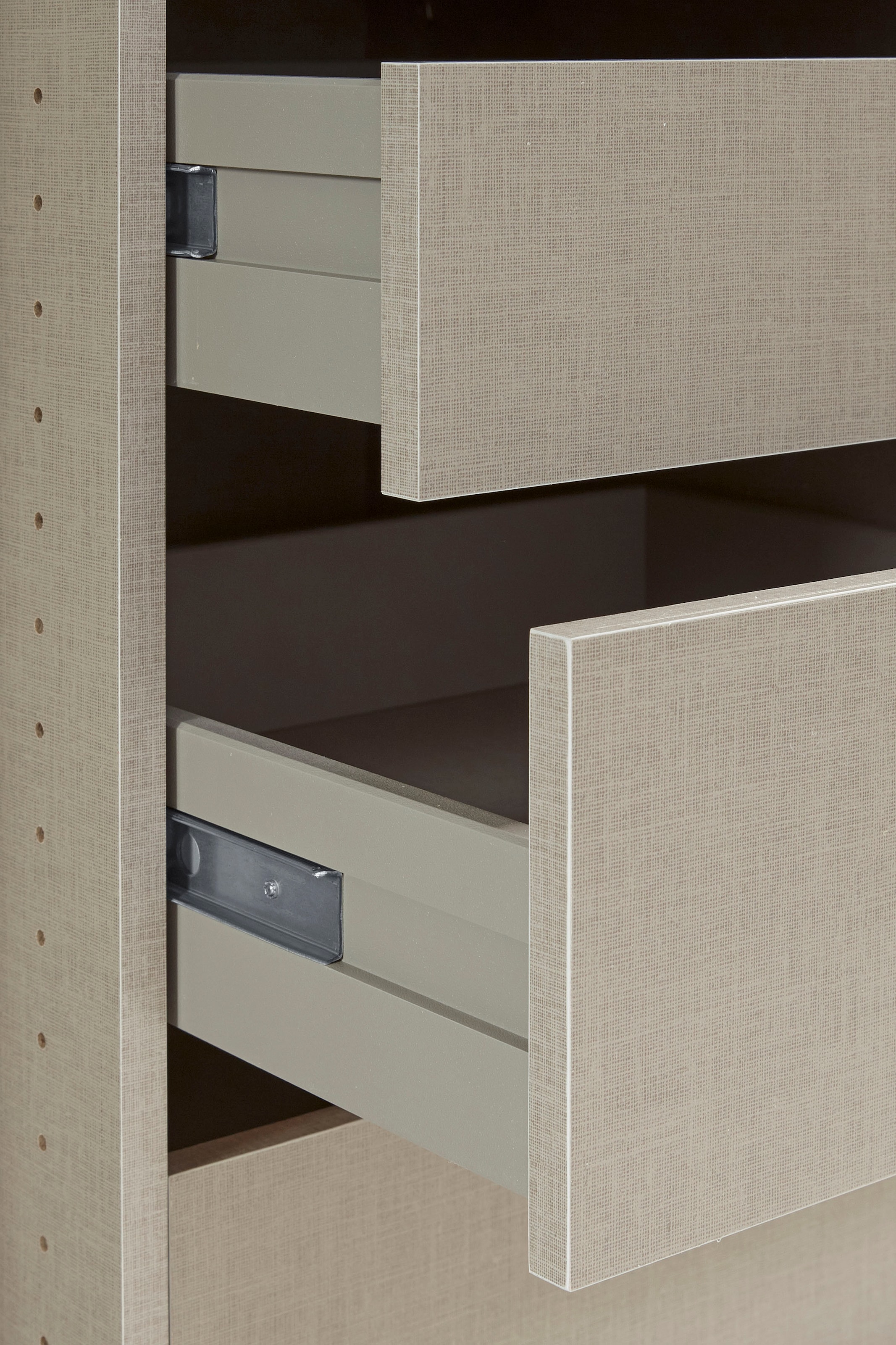 rauch Schwebetürenschrank »Kleiderschrank Schrank Garderobe TOPSELLER OTELI inkl. Inneneinteilung«, mit 3 Innenschubladen sowie zusätzlichen Einlegeböden MADE IN GERMANY