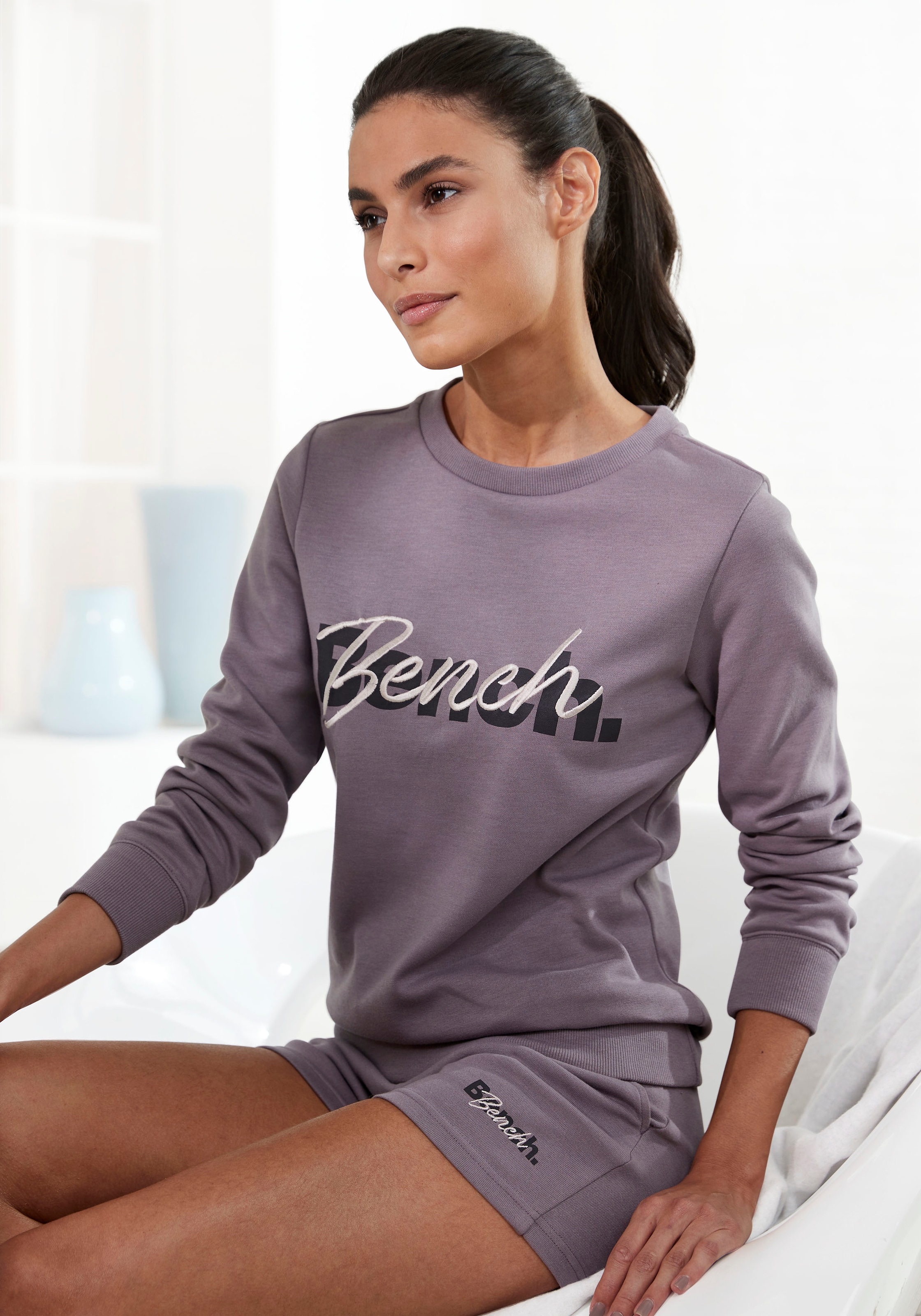 Bench. Loungewear Sweatshirt, mit Logodruck und Stickerei, Loungeanzug