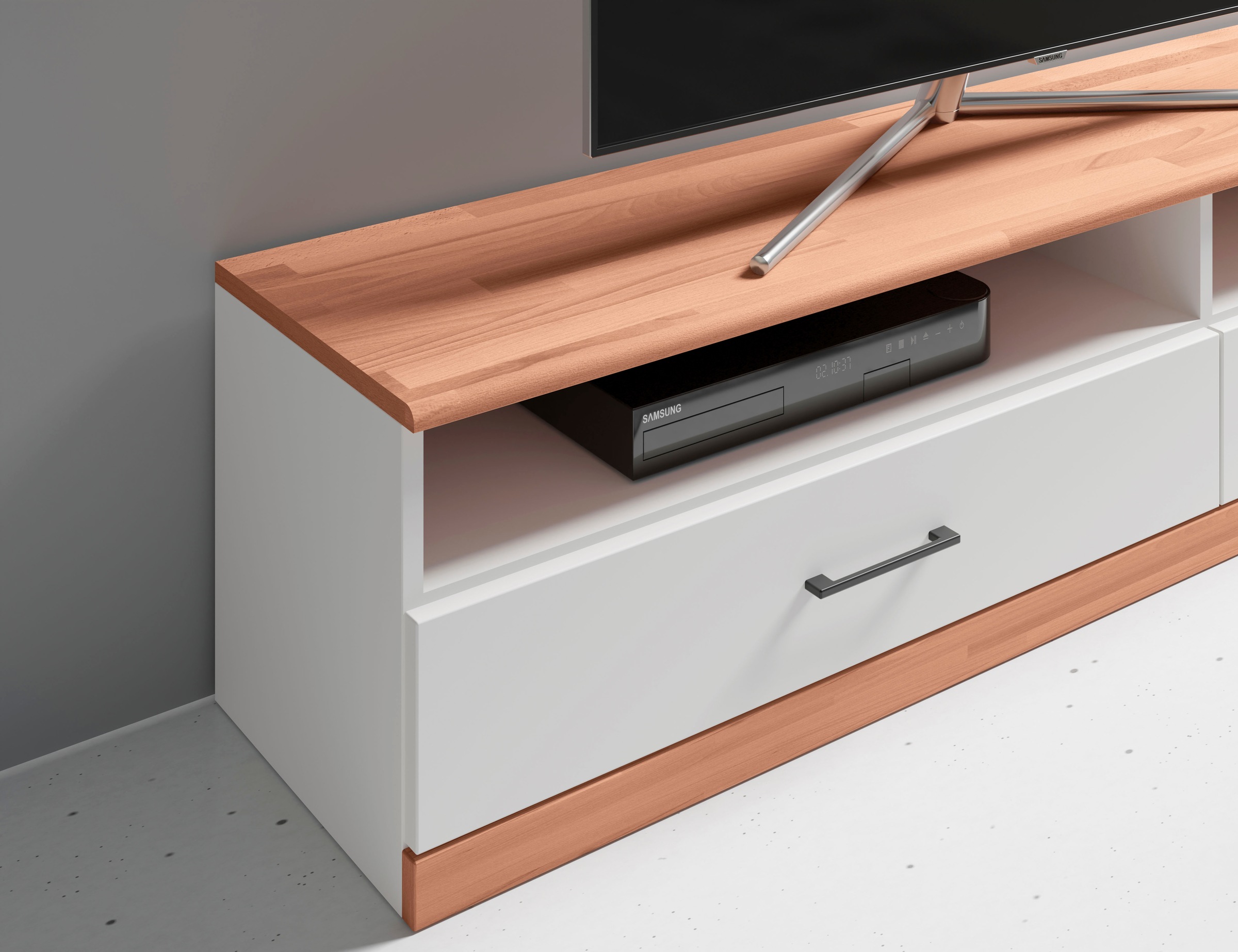 Home affaire Lowboard »Ribe,140cm breit,38cm hoch mit 2 Klappen,Oberplatte aus Massivholz«, Oberplatte Kernbuche massiv,schwarze Metall Griffe
