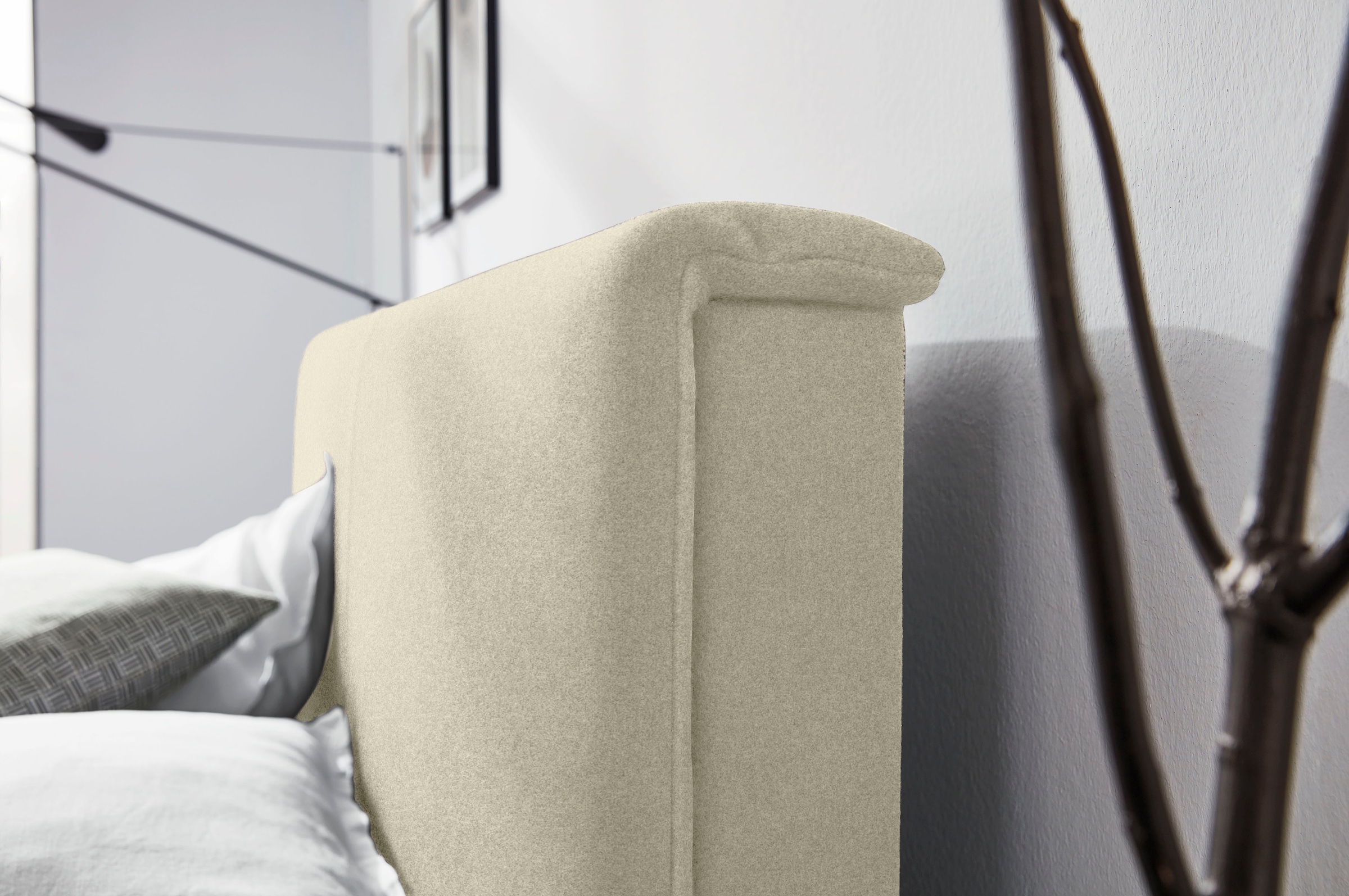 Birkenstock Boxspringbett »Arran«, in Schwebeoptik, mit glattem Kopfteil, Kopfteilhöhe 124 cm