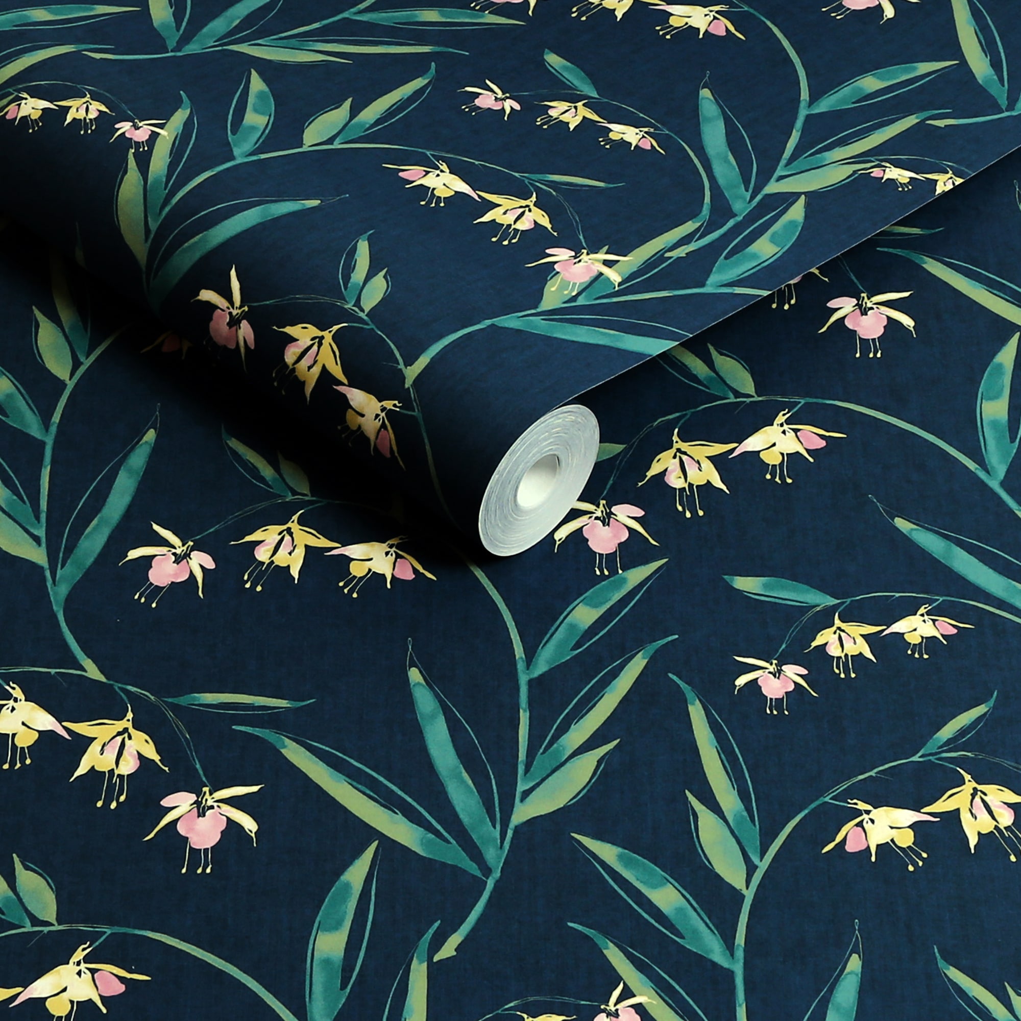 LAURA ASHLEY Vliestapete »Fulwell Fuchsia Midnight Seaspray« geblümt glatt 10mx52cm (ca. 5m2)
