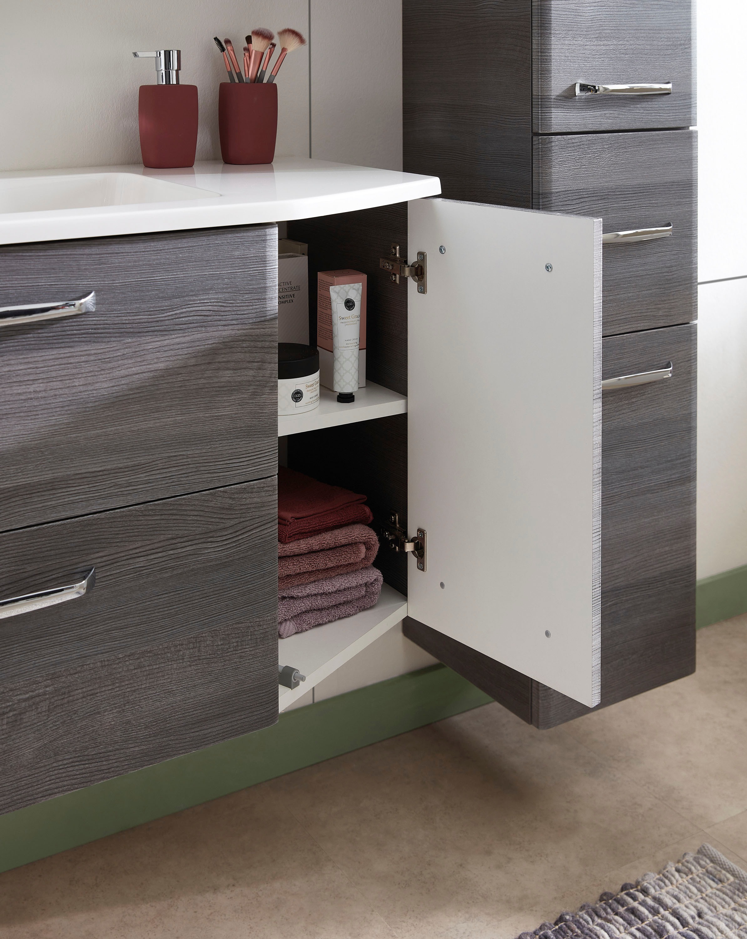 Saphir Badmöbel-Set »Quickset 4-teilig, Mineralmarmor-Waschtisch und LED-Spiegelschrank«, (5 St.), Unterschrank, Hängeschrank, inkl. Türdämpfer, 7 Türen, 1 Klappe