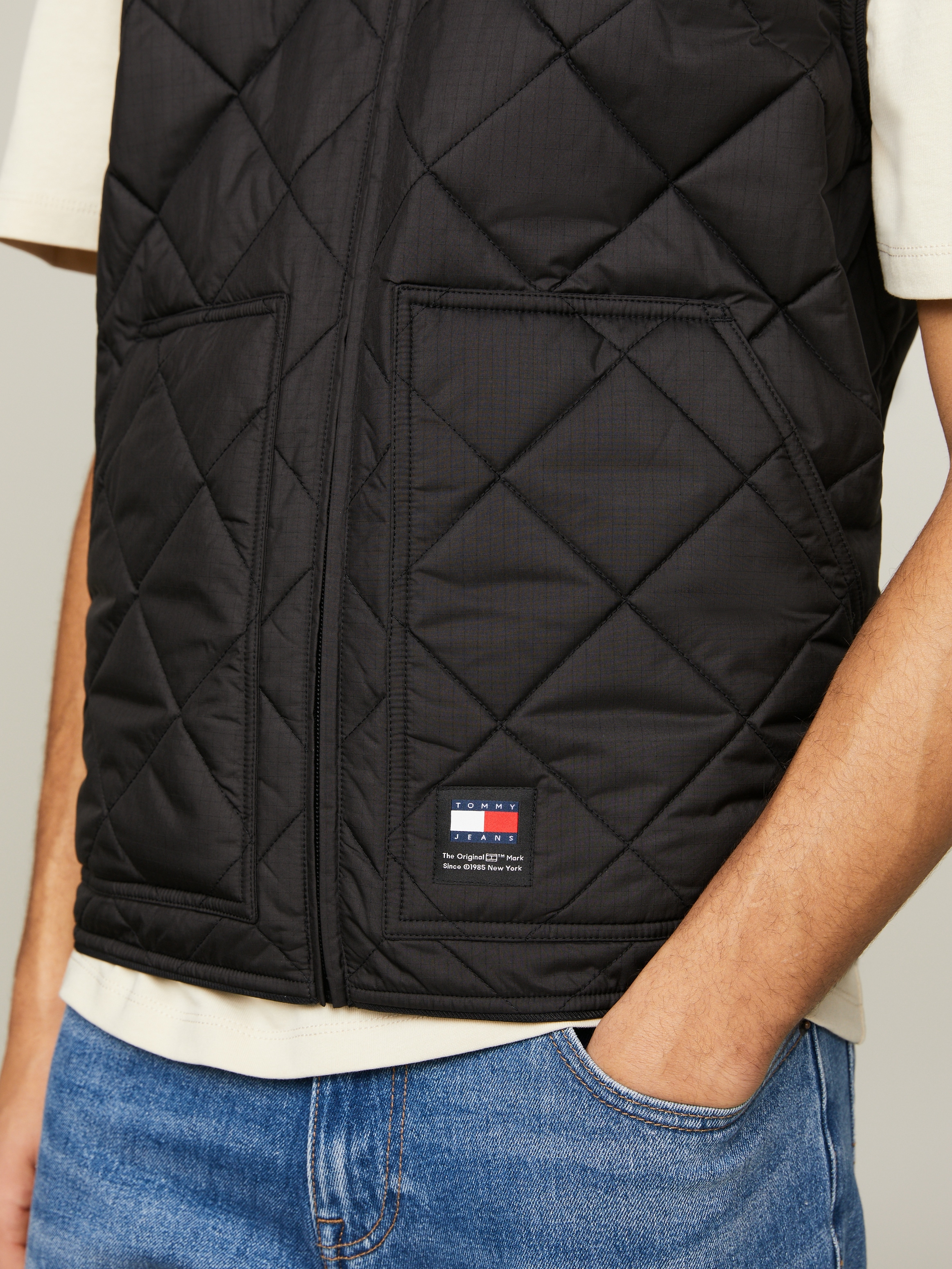 Tommy Jeans Steppweste »TJM REG ENTRY VEST«, mit modischem Rautenmuster