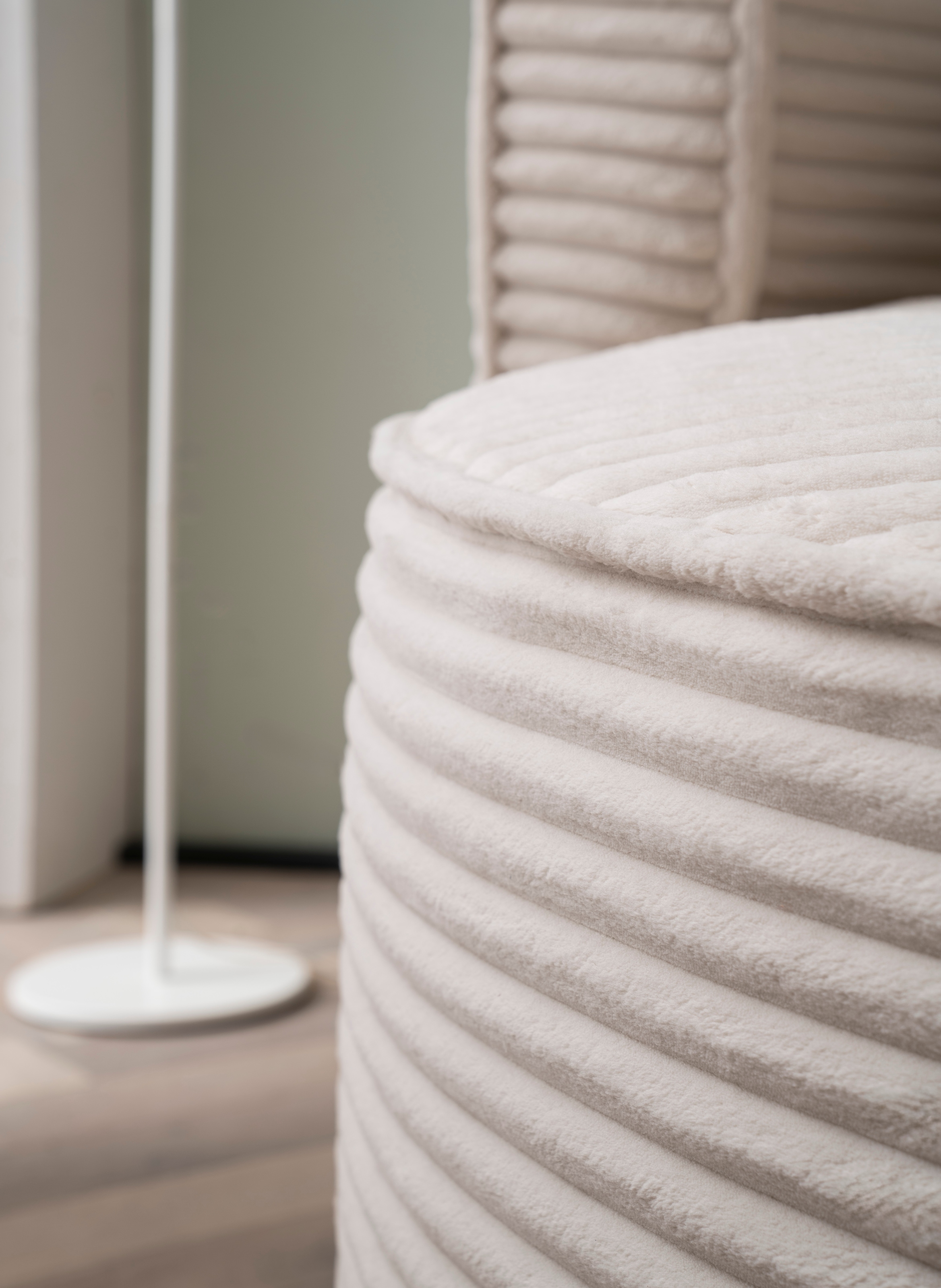 LeGer Home by Lena Gercke XXL-Sessel »ISALIE, Rundsessel mit Hocker, Lesesessel, Loveseat, Big-Sessel«, (Set), trendige Stoffe, mit 3 Zierkissen, große Sitzfläche