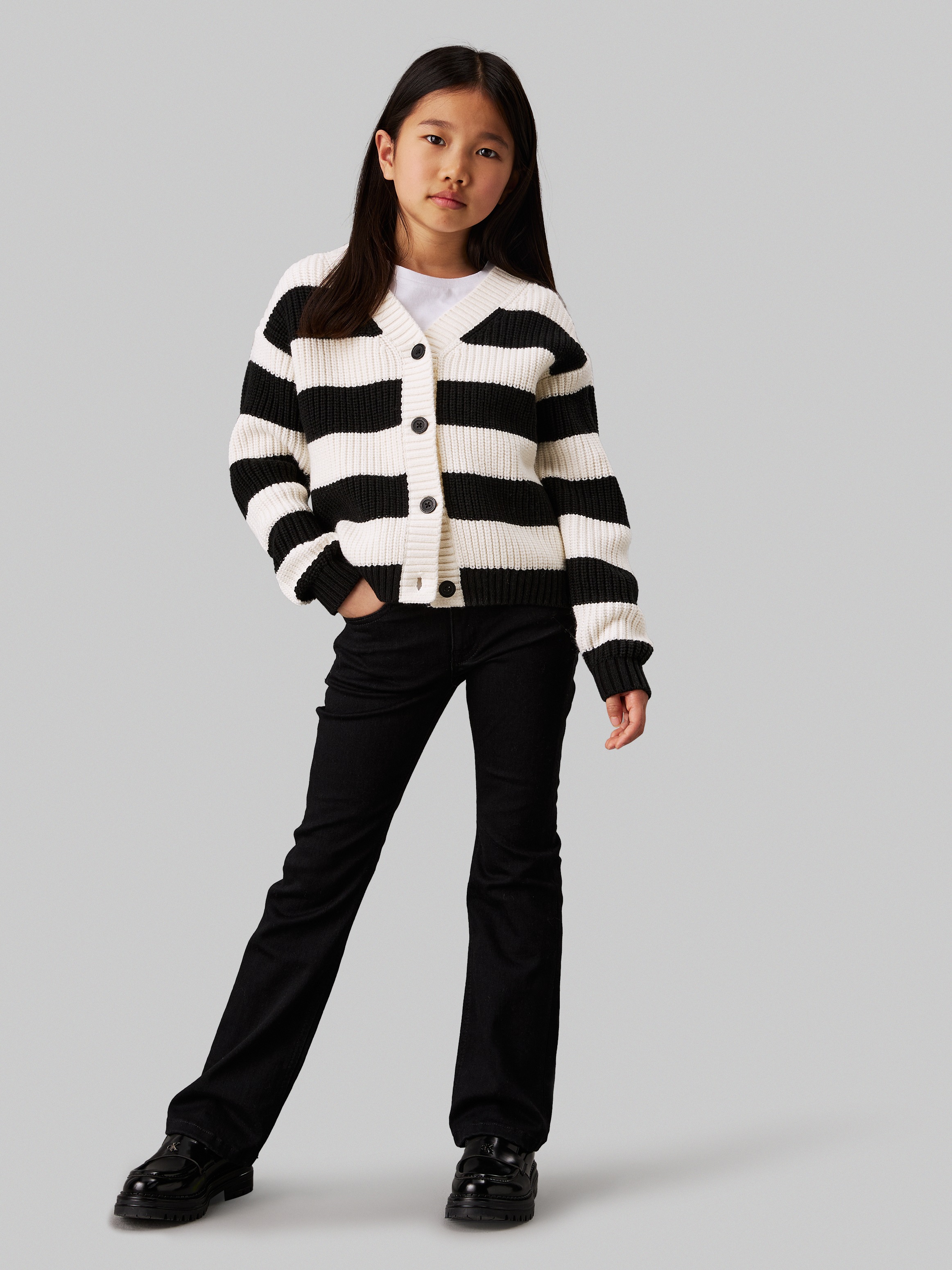 Calvin Klein Jeans Schlagjeans »Mr Flare Ess Black Str Denim«, für Kinder bis 16 Jahre und mit Logopatch