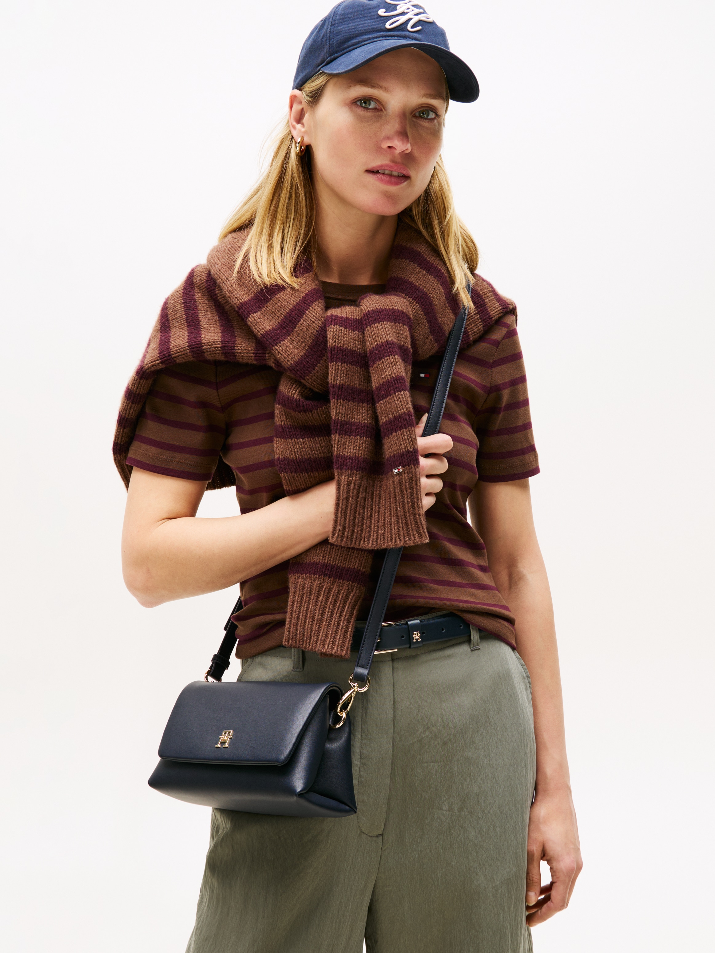 Tommy Hilfiger Umhängetasche »TH MODERN ESS MINI CROSSOVER«, Damen Abendtasche, Schultertasche mit zwei Innenfächern