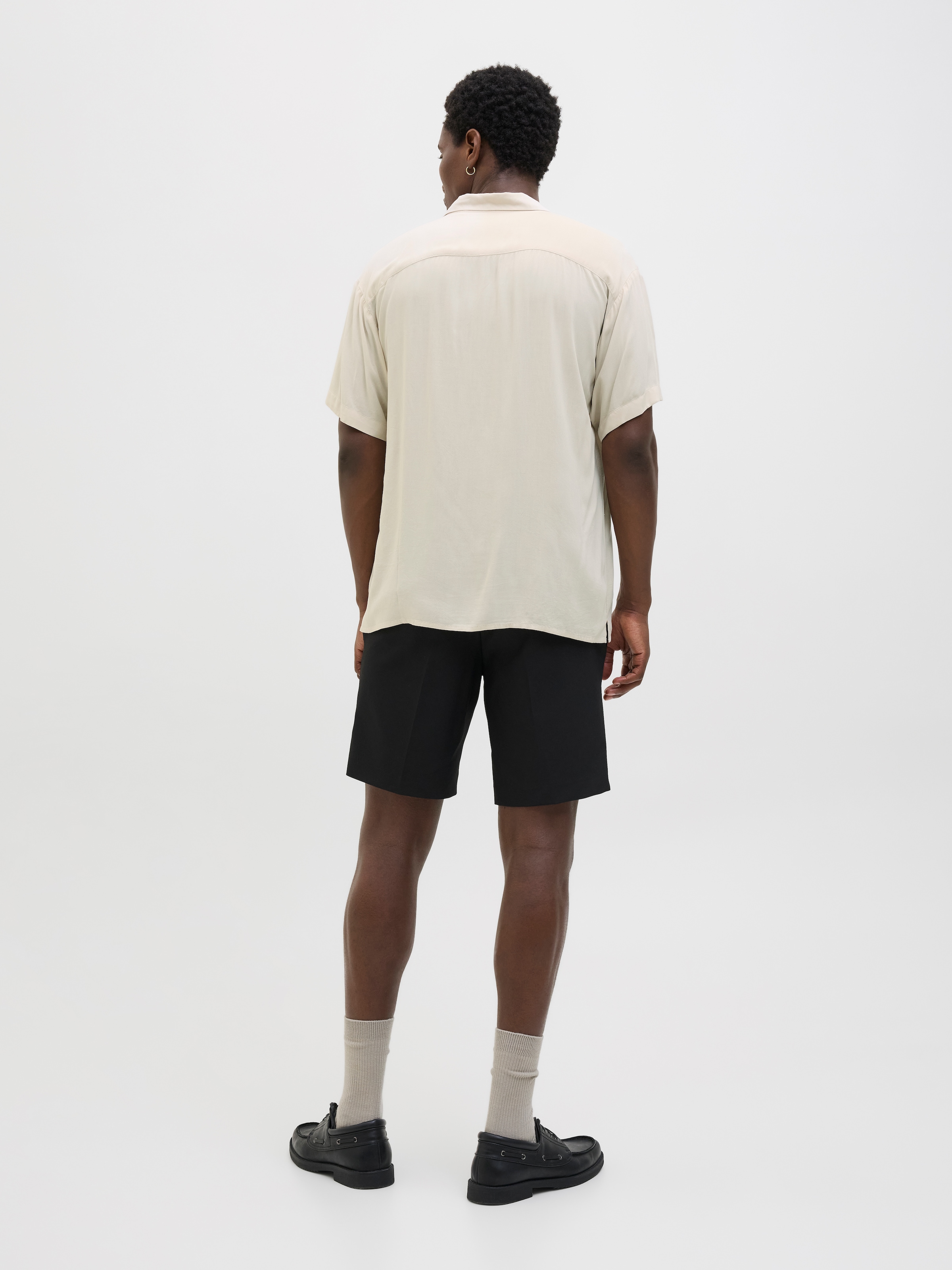 Jack & Jones Kurzarmhemd »JJEJEFF SOLID RESORT SHIRT S/S SN«, mit Resort Kragen
