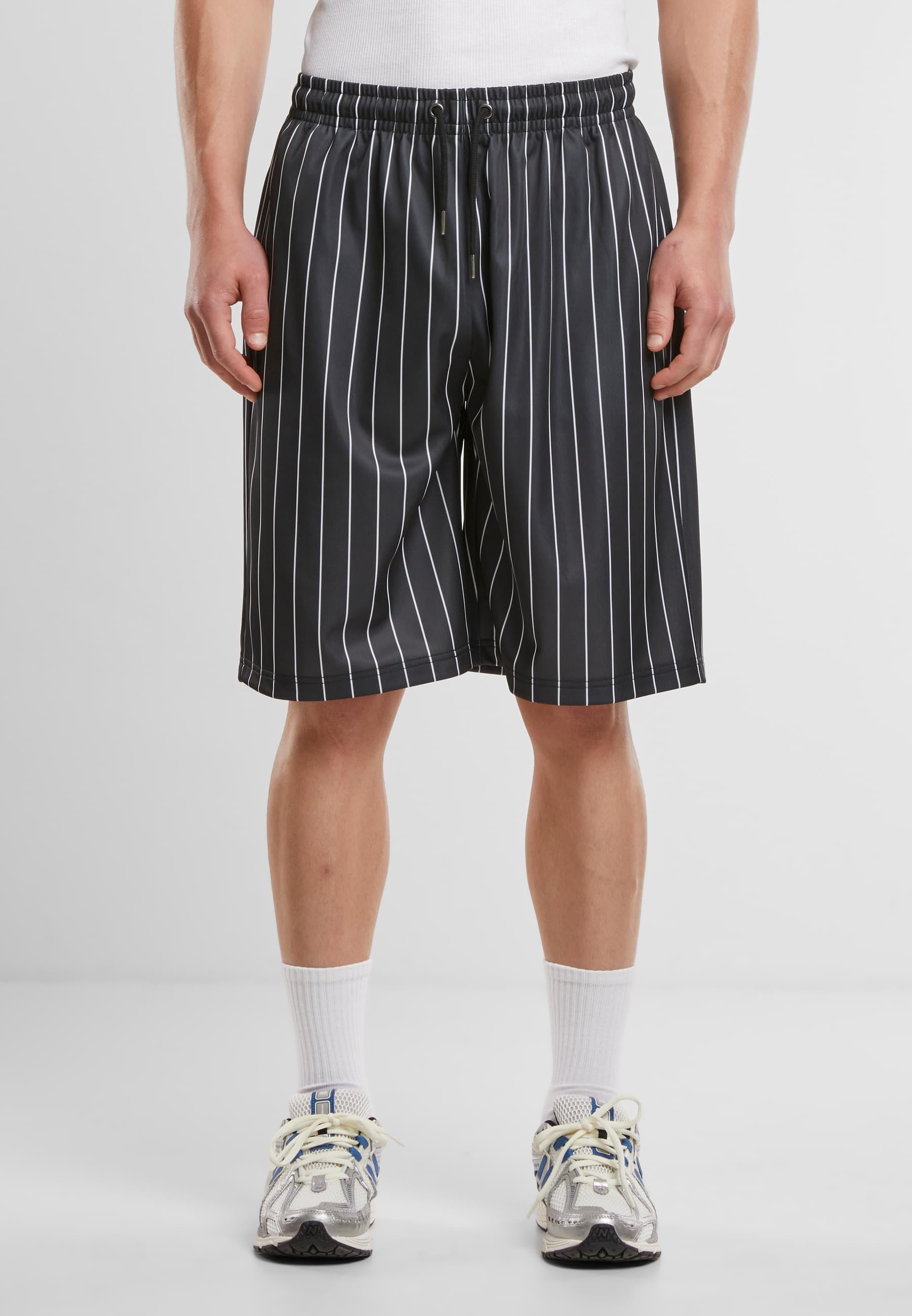 URBAN CLASSICS Shorts »Urban Classics Pinstripe Trackshorts«