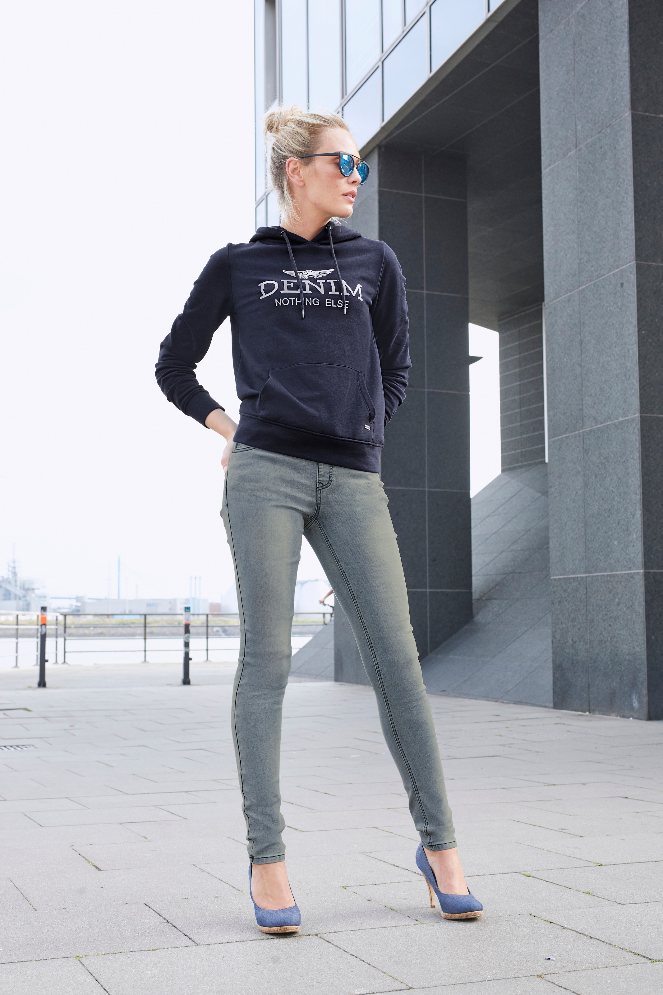 Arizona Stretch-Jeans, weites Bein, normale Leibhöhe, knöchellang, mit Used-Waschung